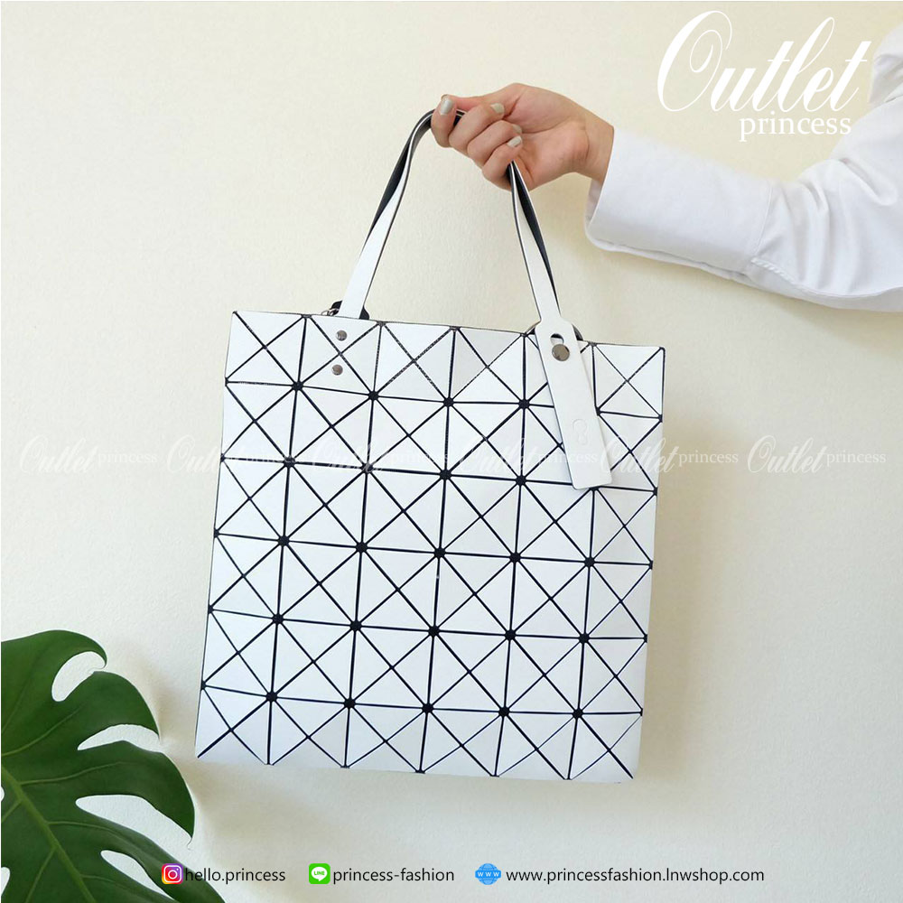 💕ทรงสุดฮิตจากแบรนด์ David Jones รุ่น Candy color ใบนี้ มาพร้อมกับน้องกระต่าย DV ขนฟู นิ่มๆ สีเข้า set กับกระเป๋าคะ กระเป๋า ทรง Tote ตัวกระเป๋าเย็บติด ด้วยแผ่นอคิลิค ตัดขอบลายวิ้งๆ สุดหรู ดีไซน์เกร๋ จุดเด่นที่ น้ำหนักเบา สามารถ ถือ หรือ สะพายไหล่ได