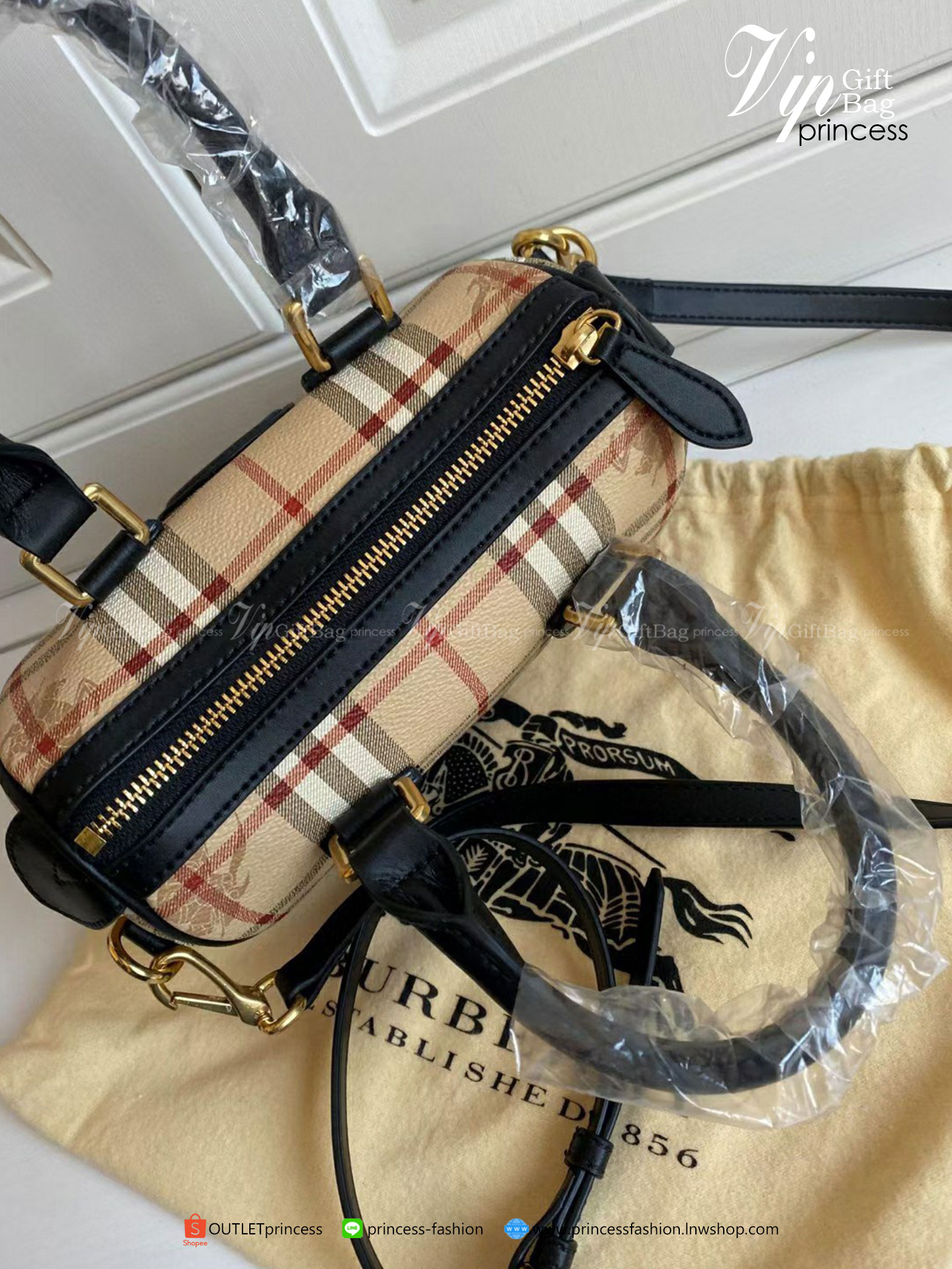 พรีเมี่ยมกิ๊ฟแท้ 100% BURBERRY MINI PILLOW VINTAGE BAG VIP GIFT WITH PURCHASE (GWP) สีดำ