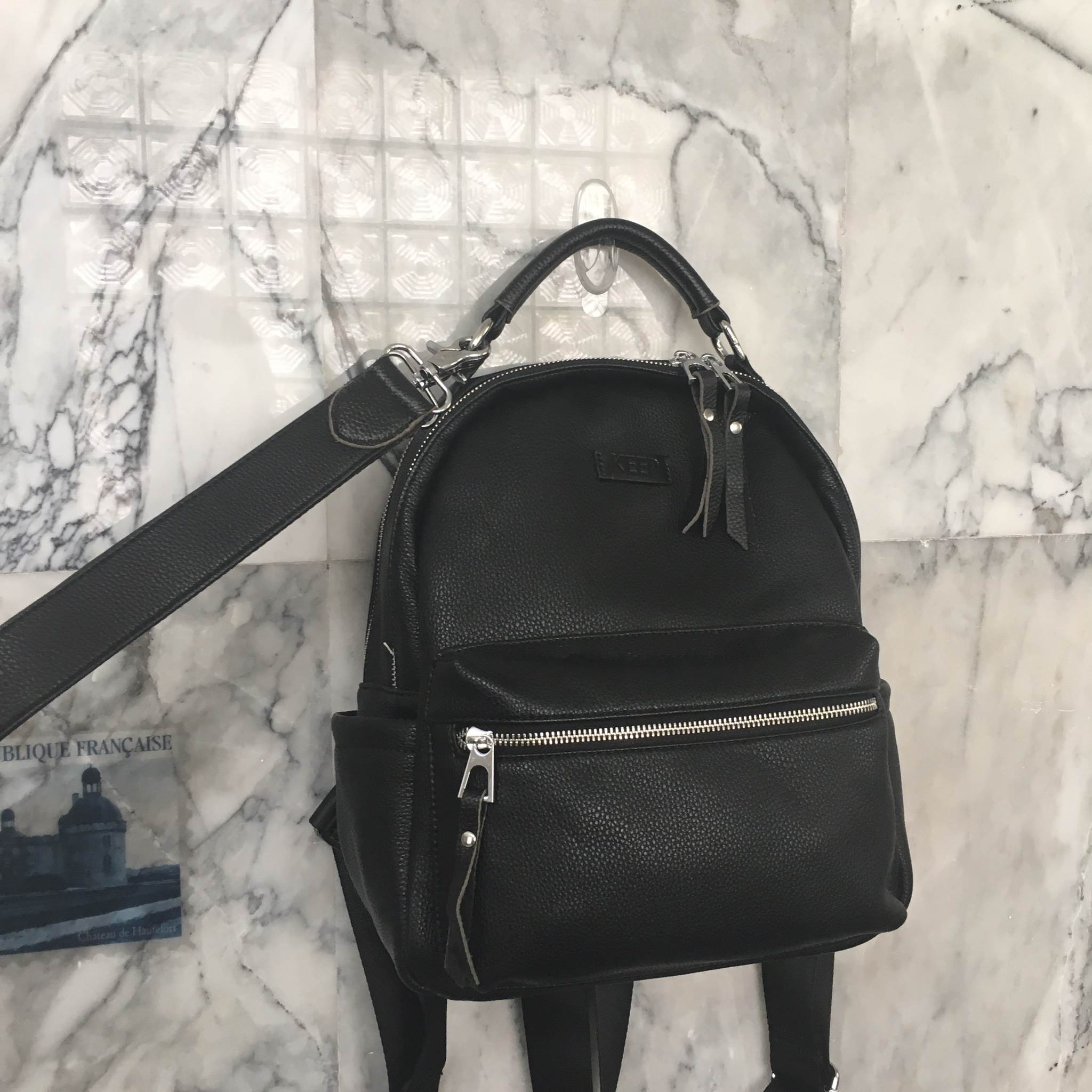 กระเป๋าเป้หนัง!!! ทรงน่ารักมากๆๆๆ จากแบรนด์ KEEP รุ่น allstar backpack ใบนี้ มีสายสั้นหนังสำหรับสะพายไหล่ให้ด้วยคะ