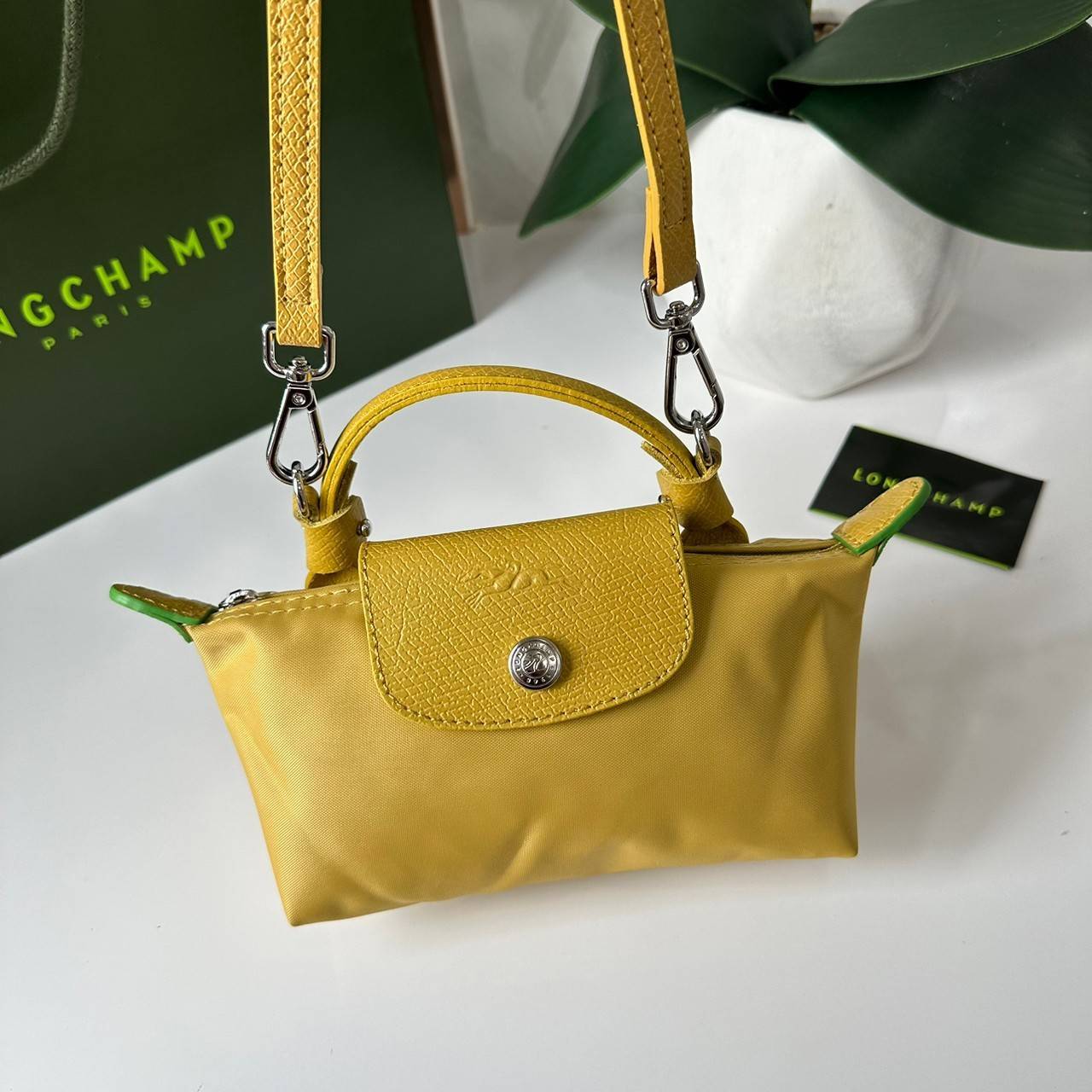 LONGCHAMP LE PLIAGE ORIGINAL Pouch with handle กระเป๋าใบเล็กขนาดกระทัดเหมาะกับใส่ของจำเป็นจุกจิก