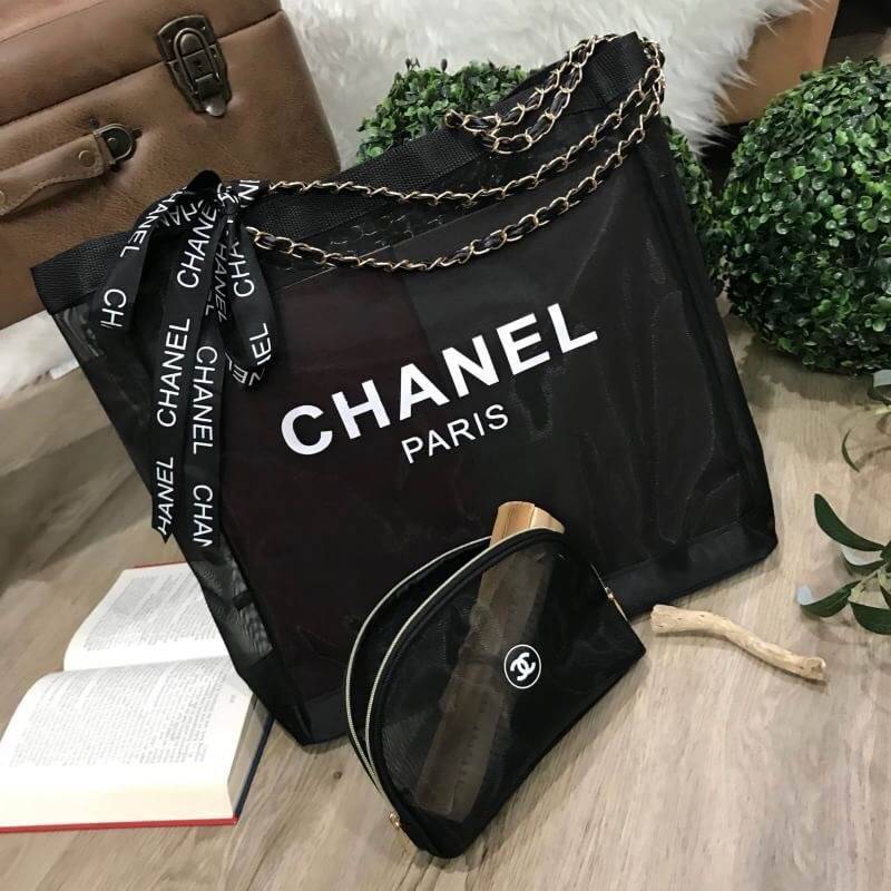 ห้ามพลาด Set สุดคุ้ม! ซื้อ1ได้ถึง2! Chanel GWP Shopping Bag With Pouch VIP Gift With Purchase กระเป๋าสะพายทรง Shopping Bag พร้อมกระเป๋าPouchใบเล็กเข้าชุดเเพ็คคู่รุ่น Limited Edition พรีเมี่ยมกิ้ฟแท้จาก Chanel Perfume Counter วัสดุ Nylon โปร่งคุณภาพดี ใบให