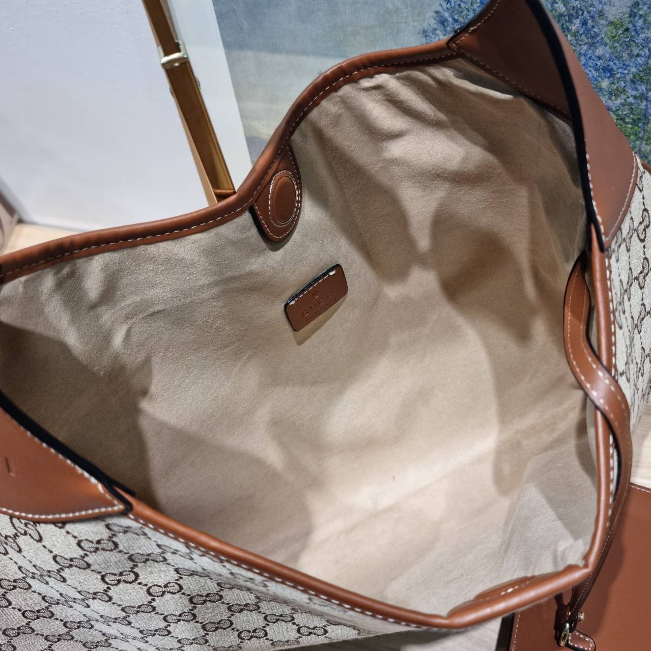 GUCCI B shoulder bag กระเป๋าสะพายไหล่รุ่นใหม่ล่าสุด สวยเริ่ดมากๆ เรียกว่าเป็นกระเป๋าที่เป็นกระแสสุดๆ และใช้ได้แบบ unisex ใบใหญ่ใส่ของได้แบบจุกๆ