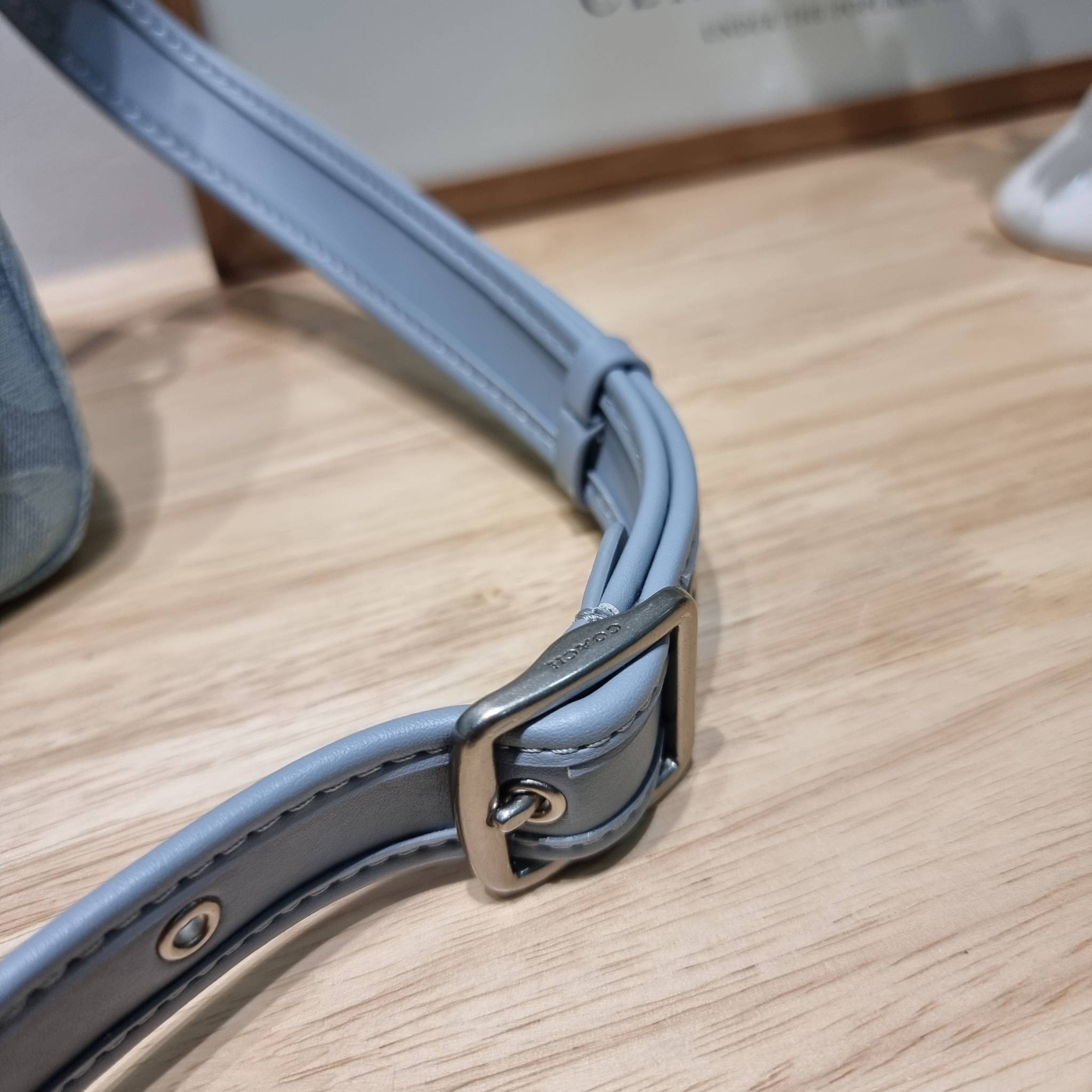 COACH CJ854 SOFT TABBY SHOULDER BAG IN SIGNATURE DENIM ฉุดไม่อยู่แล้วจริงๆกับไอเท็มนี้ ที่ร้อนแรงแบบปังๆไปเลย!! กระเป๋าสะพายไหล่/สะพายข้าง ดีไซน์วินเทจย้อนยุค สวยคมชัด คลาสสิคใช้ได้ทุกลุค