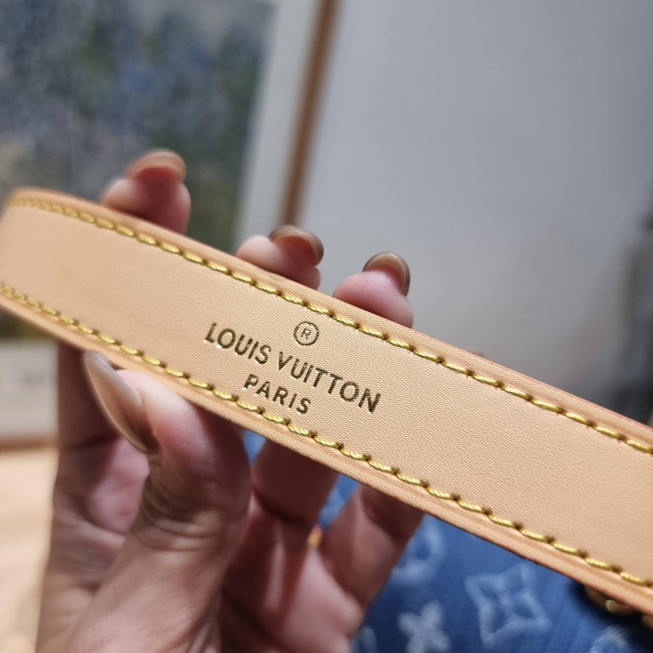 LV diane monogram denim bag กระเป๋ามัลติฟังก์ชั่น ดีไซน์ใหม่ ออกมาได้น่ารักน่าใช้มากๆ สียีนส์สวยมีเสน่ห์ มีสายมาให้ถึง 2 แบบ สายหนังคล้องไหล่ได้ ปรับสะพายข้างได้ และสายสปอร์ตครอสบอดี้ได้