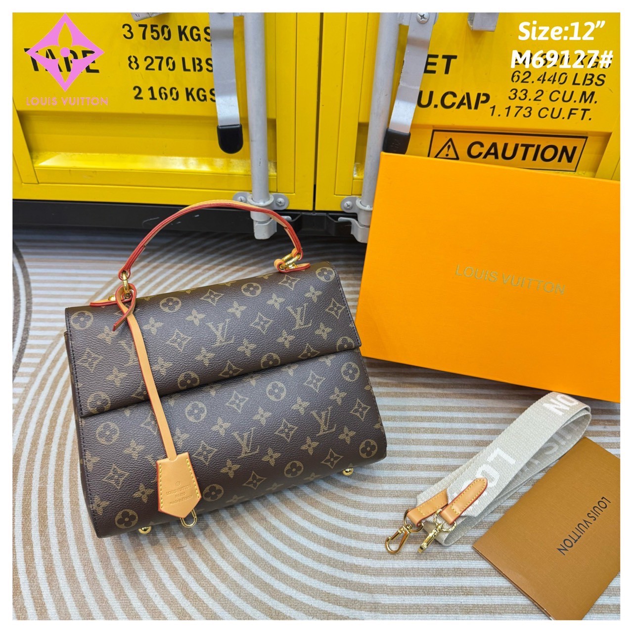 LV Cluny Bag Monogram Canvas กระเป๋าสะพายลายโมโนแกรม มาพร้อมดีไซน์ใหม่พิมพ์ลายสดใสมีชีวิตชีวา แรร์ไอเท็มที่สาวๆต้องมี! เป็นอีกรุ่นที่ขายดีมากเพราะใช้งานง่าย