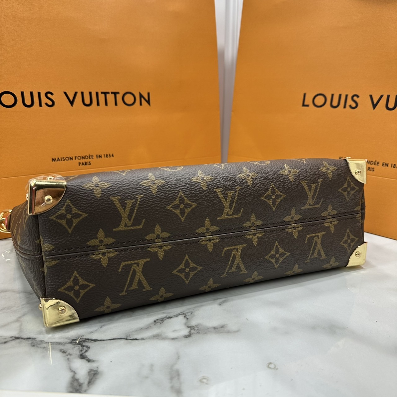 ORI หนังแท้ | LV Bobo Trunk bag Monogram Heritage Canvas / LV Hobob Bag กระเป๋าถือ กระเป๋าสะพายทรงโฮโบ ไอเท็มใหม่ล่าสุดจากตระกูล Trunk รังสรรค์จาก Monogram Heritage แคนวาส มุมกระเป๋าที่ได้แรงบันดาลใจจากทรังก์