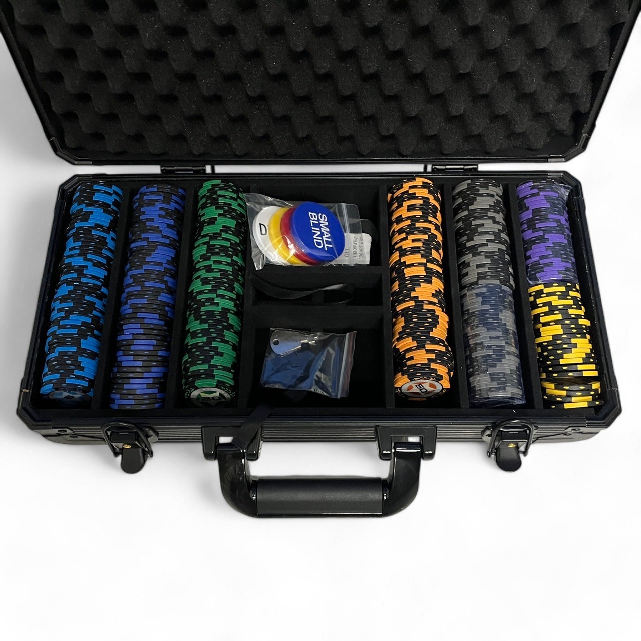 ชุดชิพโป๊กเกอร์ CASINOจำนวน300 เหรียญพร้อมกระเป๋าดำแบบหนาและแผ่นปูสีเขียวดอกไม้และสีน้ำเงินรองรับ10คน 60x120cm.