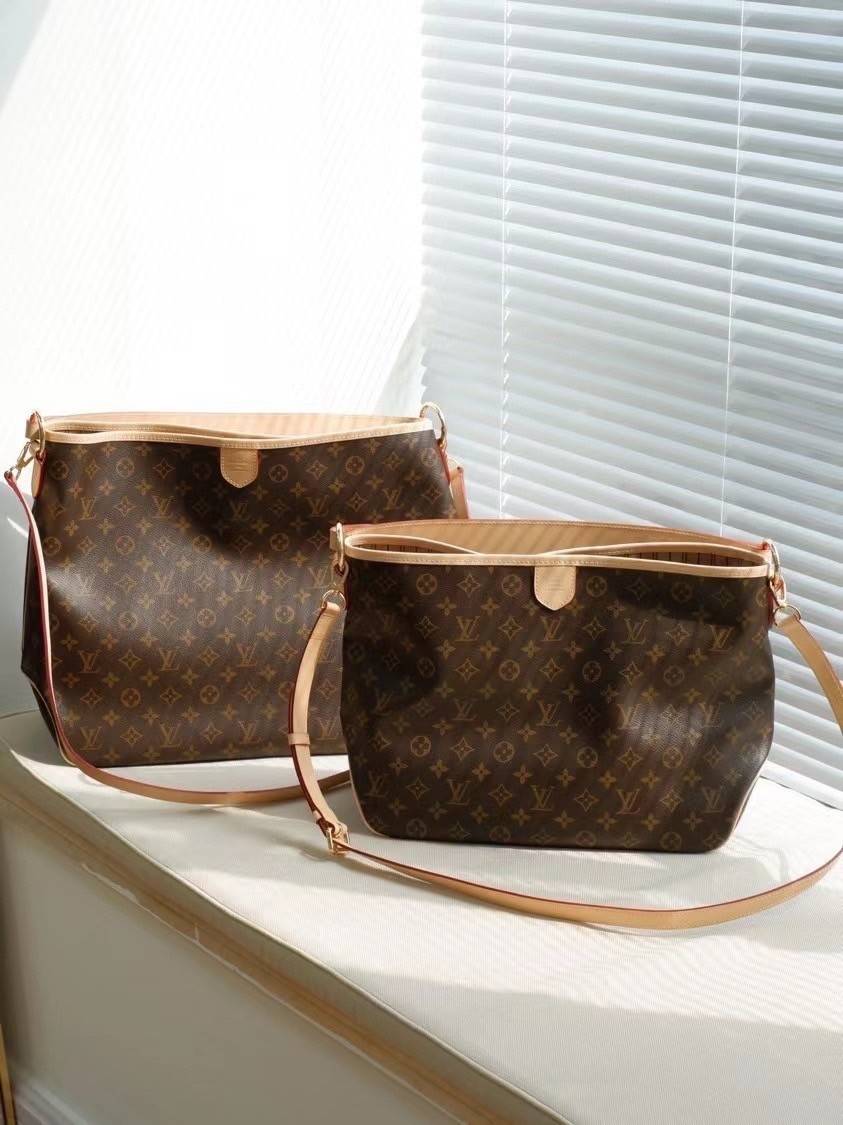 Louis Vuitton Monogram Delight Canvas กระเป๋าสะพายข้างทรงสูงใบใหญ่หนังแกะสังเคราะห์ หูหิ้วปั้มโลโก้ ด้านในมี1ช่องซิป 1ช่องใส่ของจุกจิ๊ก อะไหล่ทองหรูหรา มีสายยาว ถอดสายได้ ปรับระดับได้ จุของได้เยอะ หรูหรา สวยงาม เหมาะกับทุกโอกาศ ต้องมีติดตู้ห้ามพลาดเลยค่า