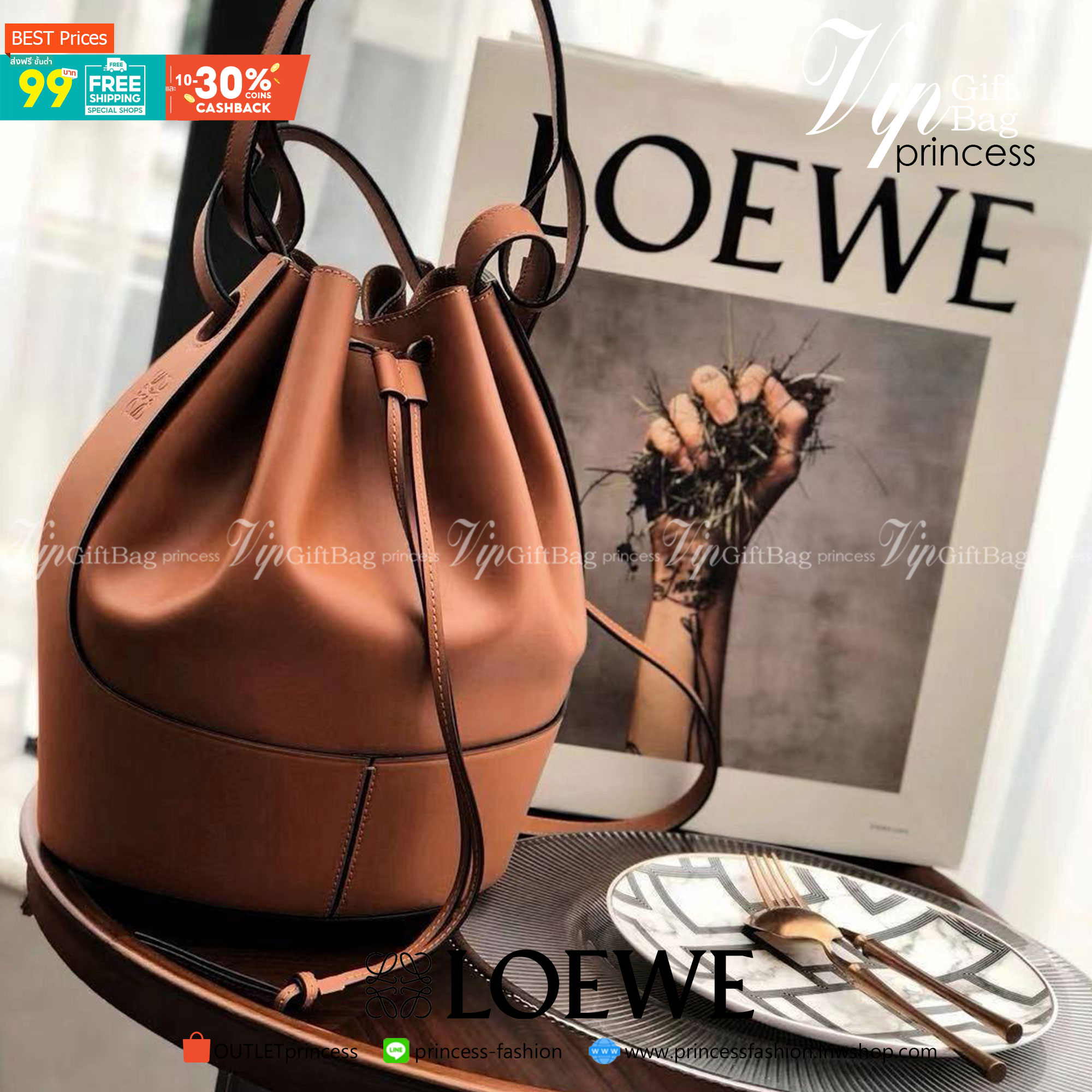 LOEWE LEATHER BUCKET BAG VIP GIFT WITH PURCHASE GWP กระเป๋าถือหรือสะพายหนังแท้พรีเมี่ยมกิ๊ฟ Limited จาก LOEWE PERFUME DUTYFREE COUNTER รุ่นใหม่ล่าสุด Rare items สุดเลอค่า วัสดุหนังแท้ Lambskin หนังสวยอยู่ทรง ขนาดใหญ่กำลังดี น้ำหนักเบา ดูแลรักษาง่ายภายในโล