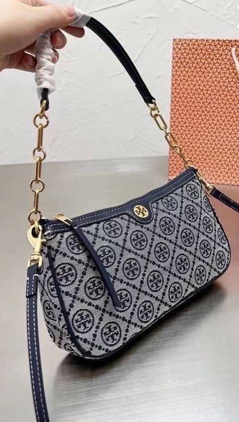 TORY BURCH T MONOGRAM JACQUARD SHOULDER BAG กระเป๋าสะพายข้าง Tory 😍😍 ใบเล็กซิปบน ลายT โมโนแกรม อะไหล่ทองมาใหม่ มาพร้อมสายสะพายยาว2 สาย งานจริงสวยทุกมุมงานปั้มแบรนด์ทุกจุด