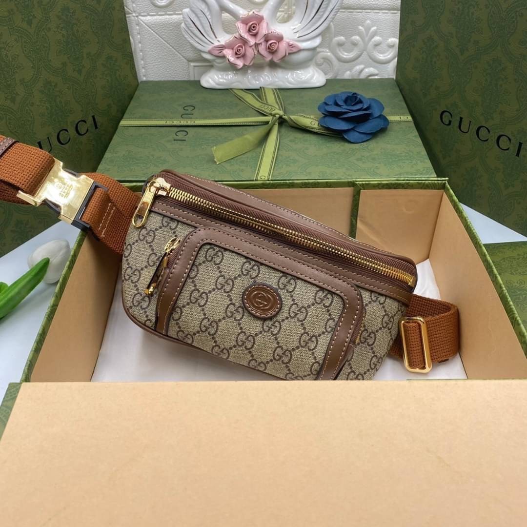 VIP 】หนังแท้ GUCCI Belt bag with Interlocking G 23CM แบบใหม่ล่าสุด ใช้ได้ทั้งหญิงชาย คาดอก คาดเอวได้ คูลๆ เลยค่าา ใบจริงสวย น่าใช้มากๆ สะพายวันไหนๆได้หมด สินค้าพร้อมส่ง มีมาจำนวนจำกัด ห้ามพลาดค่ะ! กระเป๋าคาดอกด้านหน้า//คาดไปทางด้านหลัง//หรือคาดเอวได้ ตามแ