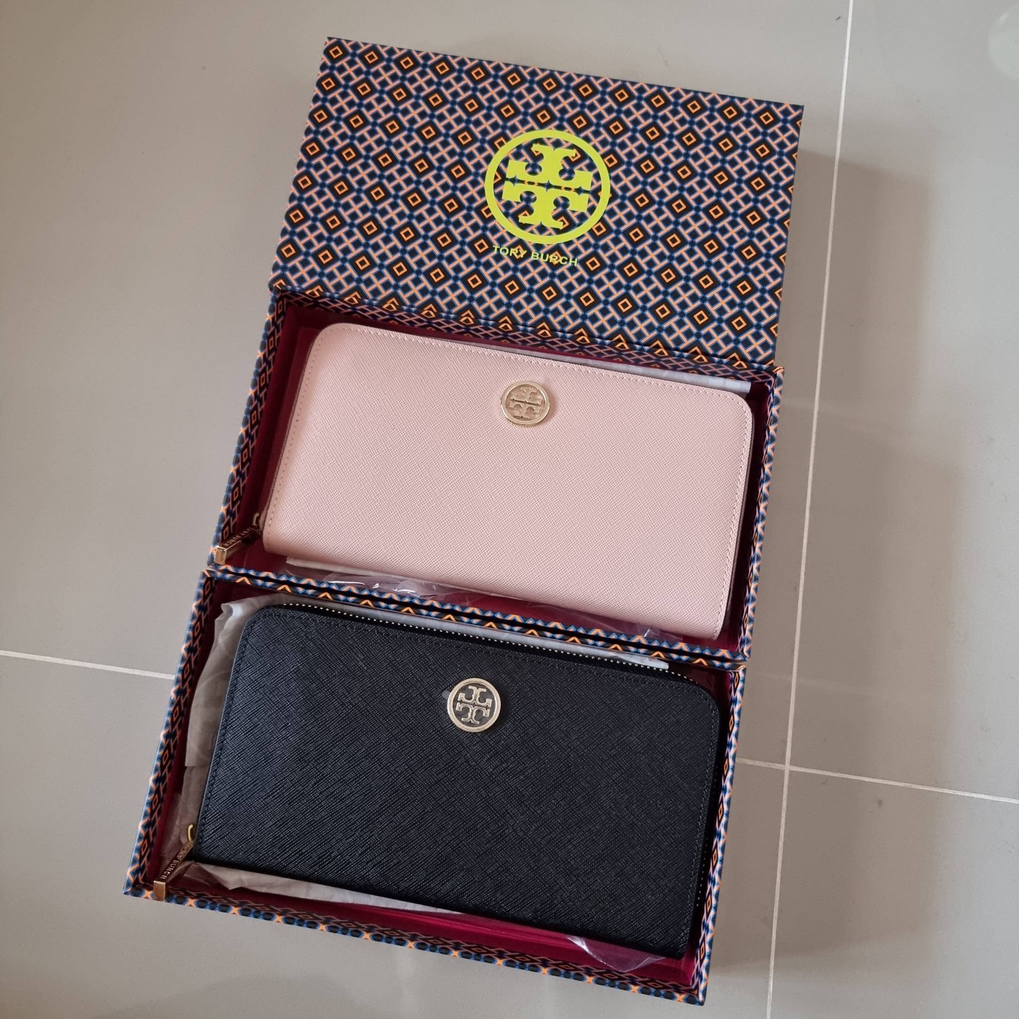 TORY BURCH ROBINSON MULTI GUSSET ZIP CONTINENTAL WALLET รุ่นหายาก พร้อมสีน่ารักน่าใช้ ต้อนรับเดือนแห่งความรัก!! กับกระเป๋าสตางค์ใบยาว ขนาดกำลังพอเหมาะ ดีไซน์เรียบหรู
