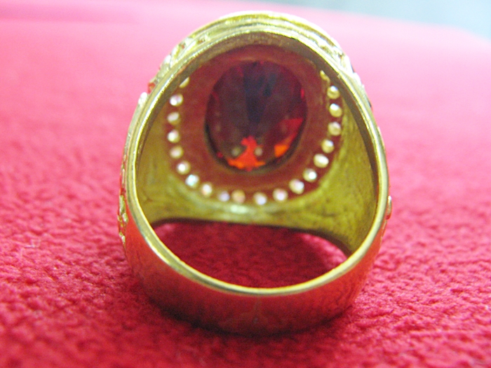 สินค้าหมดค่ะ แหวนพลอยทับทิมแดงเนื้อทองเหลืองล้อมเพชร(ราศีกรกฎ)ค่ะ