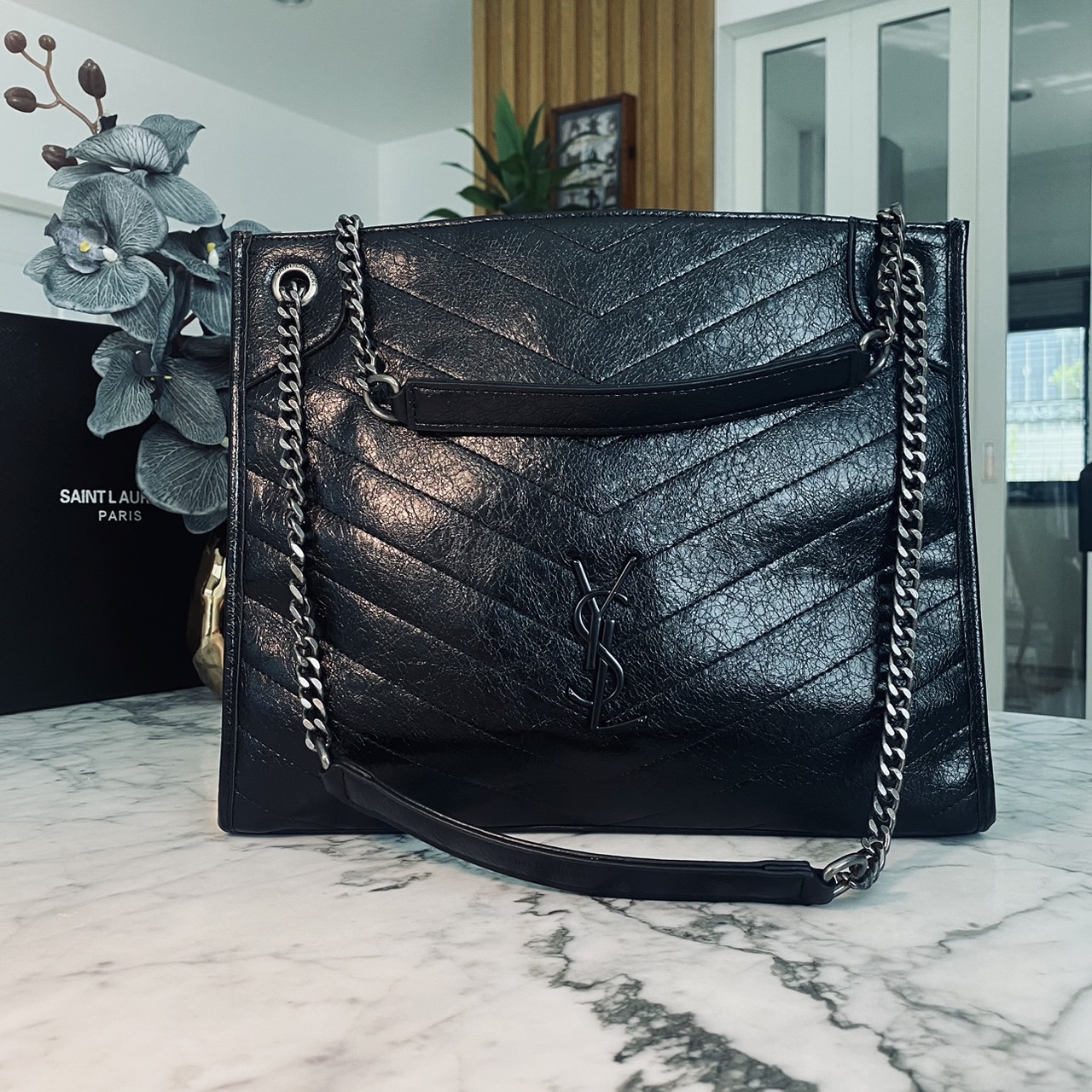 YSL Shopper Niki Tote Bag กระเป๋าสะพายทรงโท้ทใบใหญ่กำลังสวย หรูหราขั้นสุด เสิร์ฟมาให้สวยทันใช้ปีใหม่แน่นอน ใบจริงดูแพงเกินคุ้ม -- [รับตัวแทนกระเป๋า]