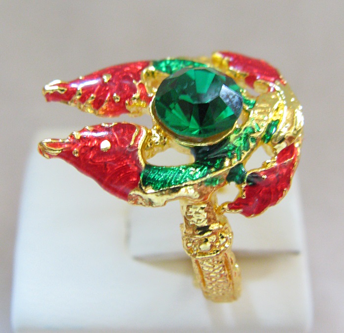 แหวนพญานาคเกี้ยวลงยาสีแดงเขียว เสริมดวงบารมี โชคลาภค่ะ