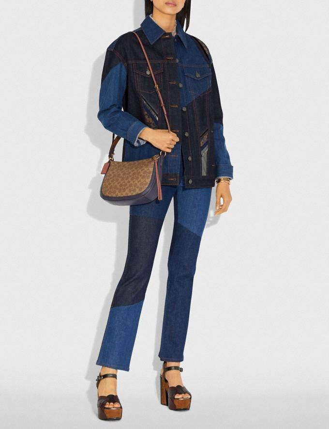 COACH SUTTON CROSSBODY IN SIGNATURE BAG กระเป๋าถือหรือสะพายไหล่ ทรงสวย วัสดุหนังแท้ เนื้อนิ่ม พร้อมพวงกุญแจหนัง เปิดปิดแบบซิป ภายในกว้าง ใส่ wallet ยาว และของใช้ได้เยอะ มีช่องเล็ก พร้อมสายสะพายยาวถอด ปรับได้ค่ะ Dont's miss!!