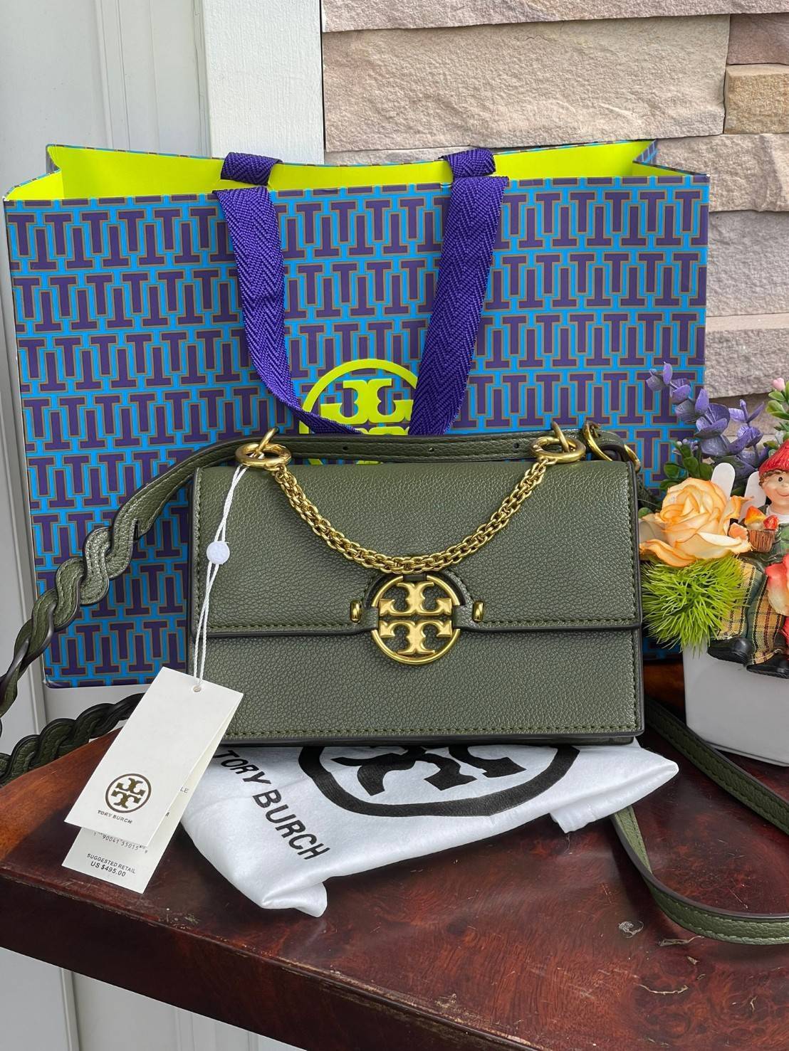 Tory burch miller mini bag หนึ่งในแบรนด์เนมยอดฮิตระดับโลกที่สายแฟชั่นตัวจริงต้องมีสักใบในตู้ เพราะเป็นแบรนด์ที่เหล่าบรรดาเซเลปและดาราใช้กันเยอะมาก รุ่นก็เป็นอีกหนึ่งใบที่คุ้มค่าคุ้มราคามากค่ะ ด้วยดีไซน์กึ่งทางการ กึ่งลำลอง จึงใช้งานได้หลายโอกาส แม้จะมีขนา