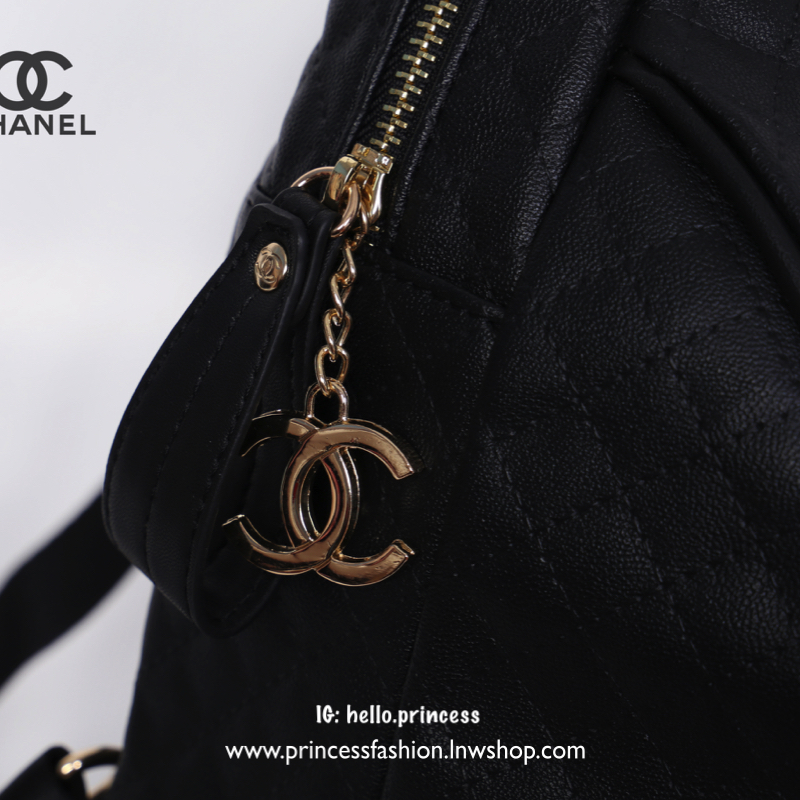 Chanel Backpack VIP Gift With Purchase (GWP) New arrival! กระเป๋าสะพายเป้ Limited Edition VIP. GIFT ของแท้! จาก Chanel Perfume Counter ขนาดน่ารักกำลังดี น้ำหนักเบา วัสดุหนังลายตาราง ด้านหน้าปักโลโก้แบรนด์สวยหรู เปิดปิดด้วยซิปสะดวกใช้ หัวซิปแบรนด์ อะไหล่ทอ