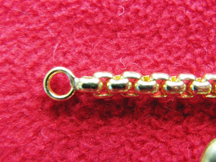 สินค้าจองค่ะ สร้อยข้อมือทองเหลือง+จี้ปลาโลมาค่ะ