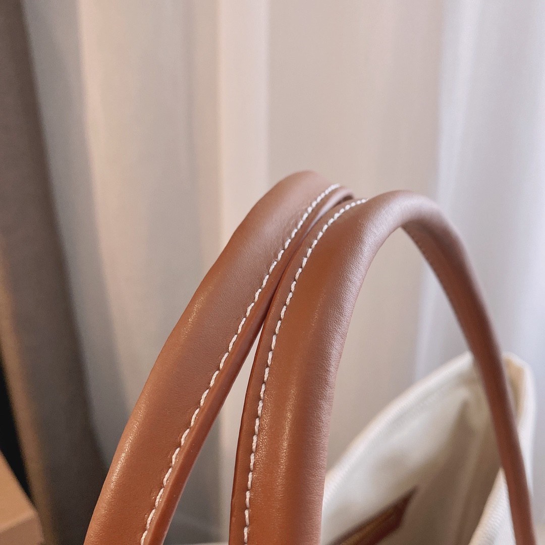 VIP CELINE CANVAS TOTE BAG พรีเมี่ยมกิ๊ฟ Limited Edition จาก CELINE PERFUME DUTY FREE COUNTER กระเป๋าทรง TOTE ใบขนาดใหญ่ ผ้าแคนวาสคาดหนังลูกวัวแท้ อะไหล่ทอง