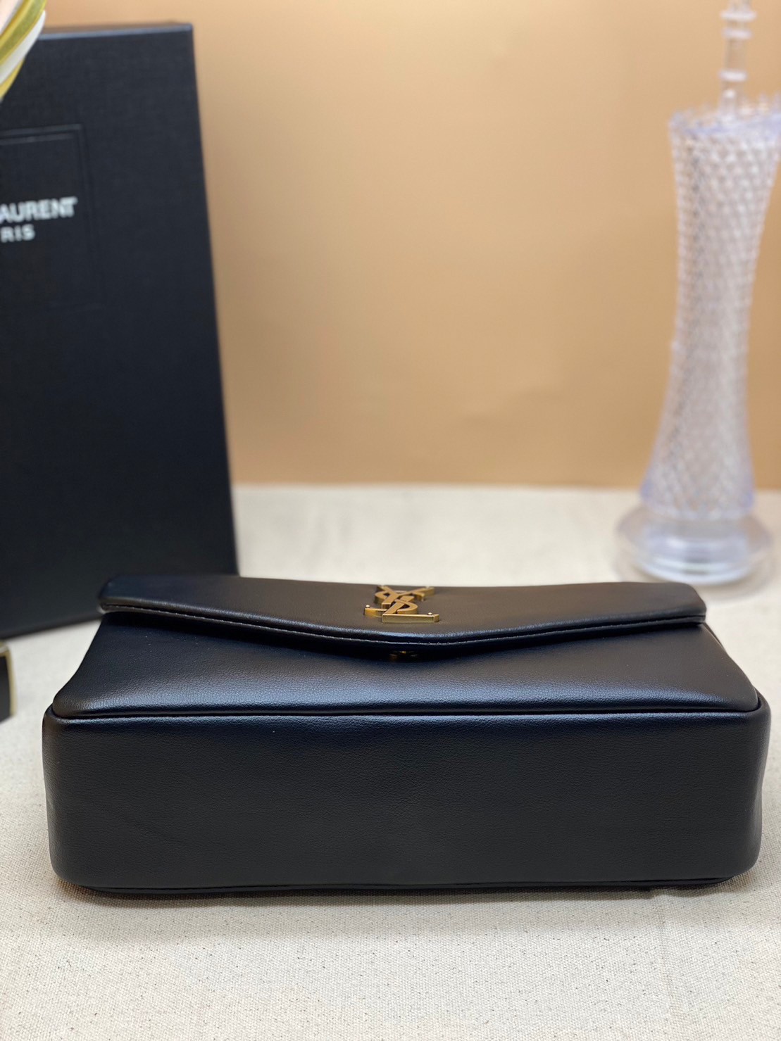 YSL CALYPSO IN PLUNGED / YSL Calypso Padded Leather Shoulder Bag กระเป๋าสะพาย คอลใหม่ ดีไซน์โลโก้โดดเด่น อะไหล่ทอง