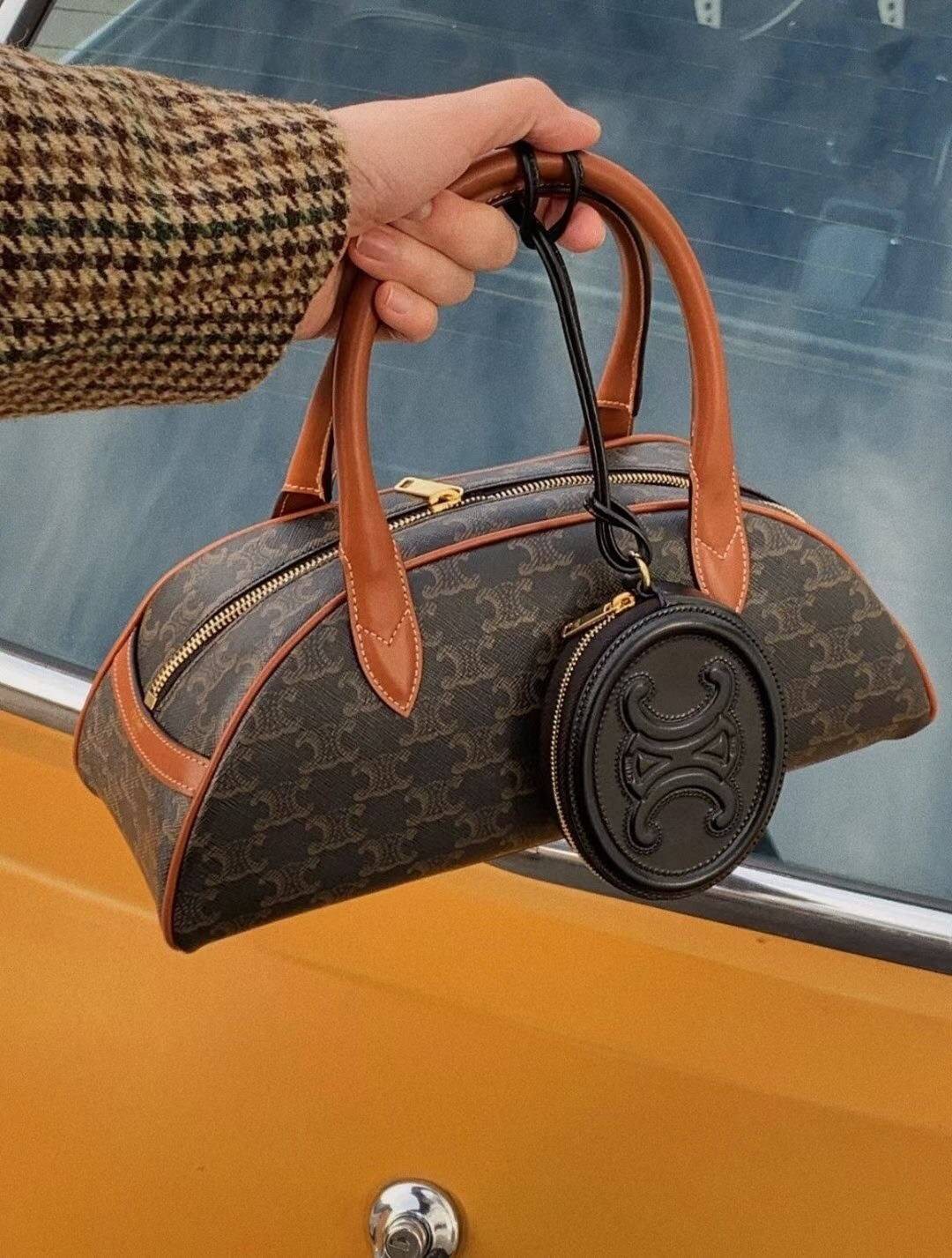 VIP 】CELINE VINTAGE BAG 2021 handlebag canvas งานหนังแท้ผสมแคนวาส โดดเด่นไม่เหมือนกับลวดลายแคนวาสที่เป็นเอกลักษณ์แบรนด์แบบไม่เหมือนใครให้ด้วยความเรียบหรู เหมาะสำหรับการใช้งานในชีวิตประจำวันเป็นอย่างมาก