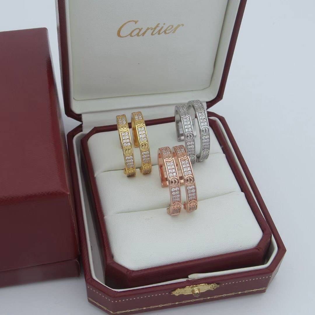 CARTIER Earrings ต่างหูคาเทียร์ รุ่นมีเพชร ภาพถ่ายจากงานจริง วัสดุโลหะเคลือบขึ้นเงาตามรูป ใช้งานต่างประเทศได้