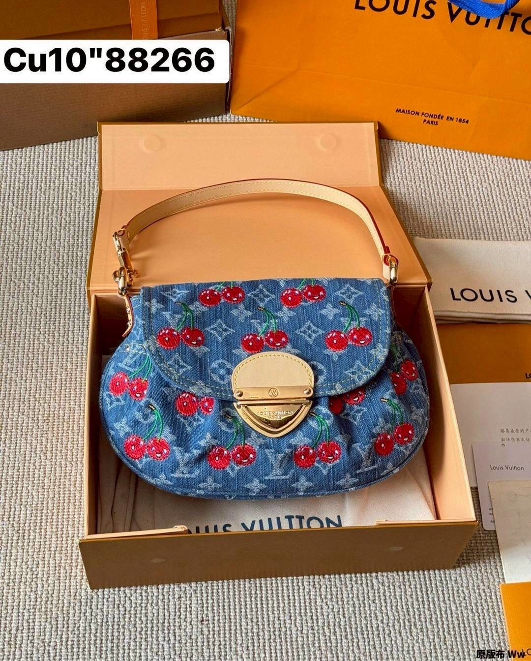 LV x TM Sunset bag Monogram cherry denim 25cm กระเป๋าสะพายไหล่ทรง baguette สวยดูแพง ไอเท็มสุดโดดเด่นมีชีวิตชีวา ด้วยเดนิมวินเทจปักลายเชอร์รี่สีสันสดใสสะดุดตาสะท้อนสไตล์ไอคอนิก