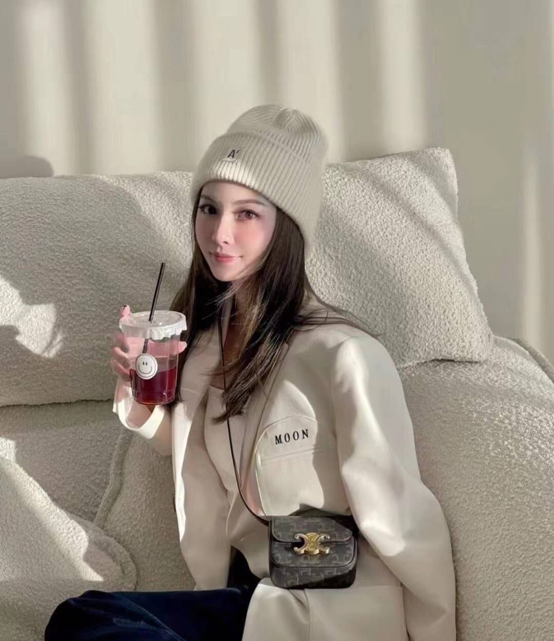 CELINE MINI TRIOMPHE IN TRIOMPHE Shiny calfskin เกรดออริจินอล กระเป๋ามินิทรงชิค ดีไซน์รูปกล่องสุดแสนมินิมอล สามารถสะพายแบบ Crossbody และยังเป็น Belt Bagได้อีกด้วย วัสดุแคนวาสลาย Triomphe แบบไม่มีตกยุค