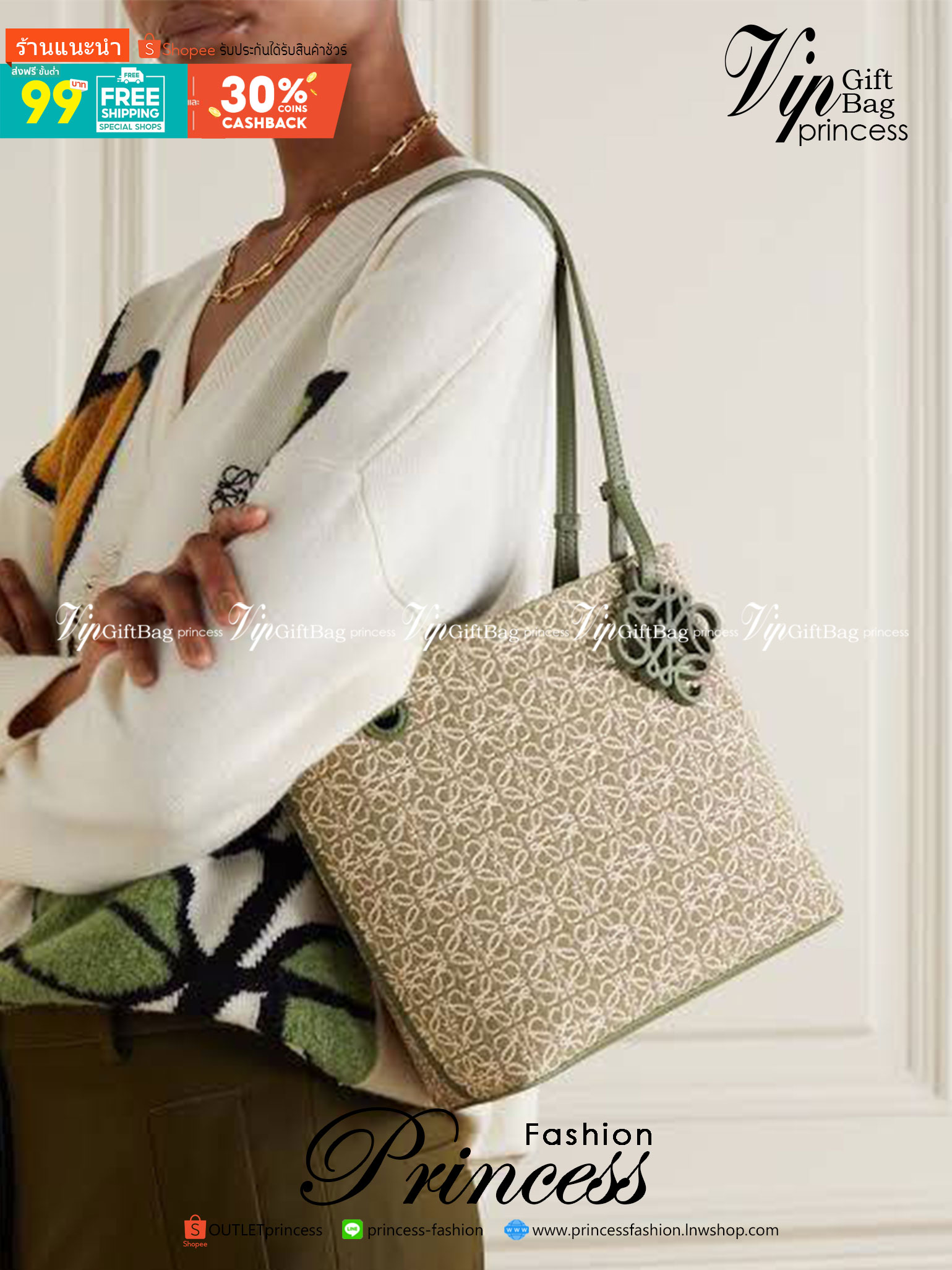 LOEWE ANAGRAM TOTE BAG VIP ไอเท็มใหม่! ดีไซน์สวยคงเอกลักษณ์ด้วยวัสดุ Anagram Canvas Jacquard Fabric ผสมผสานหนังแท้ Calfskin ลงตัวสุดคลาสสิค ขนาดกำลังดี น้ำหนักเบา ใส่เอกสาร A4 Notebook ipad ของใช้ได้เยอะ หูหิ้วหนังจับแข็งแรง สะพายไหล่ได้ พร้อมส่งที่ไทยสุด