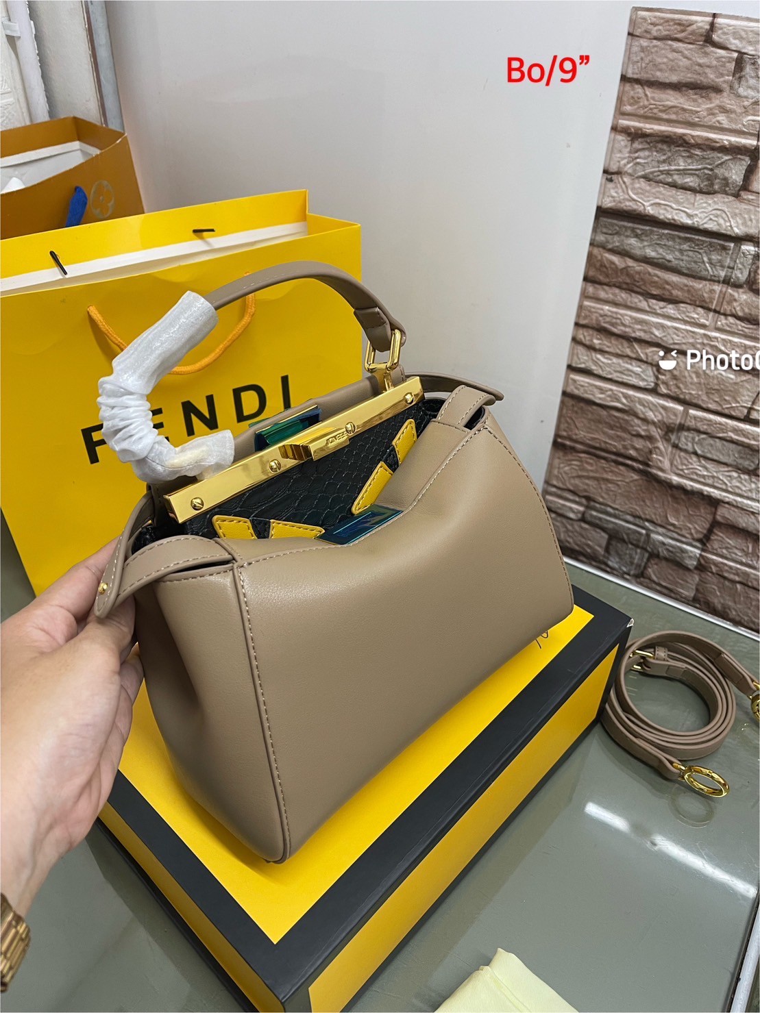 Fendi peekaboo Monster handle bag 9" กระเป๋ายอดนิยมของแบรนด์ ดีไซน์สวยเรียบหรูแฝงด้วยความเก๋ มาพร้อมสายยาว