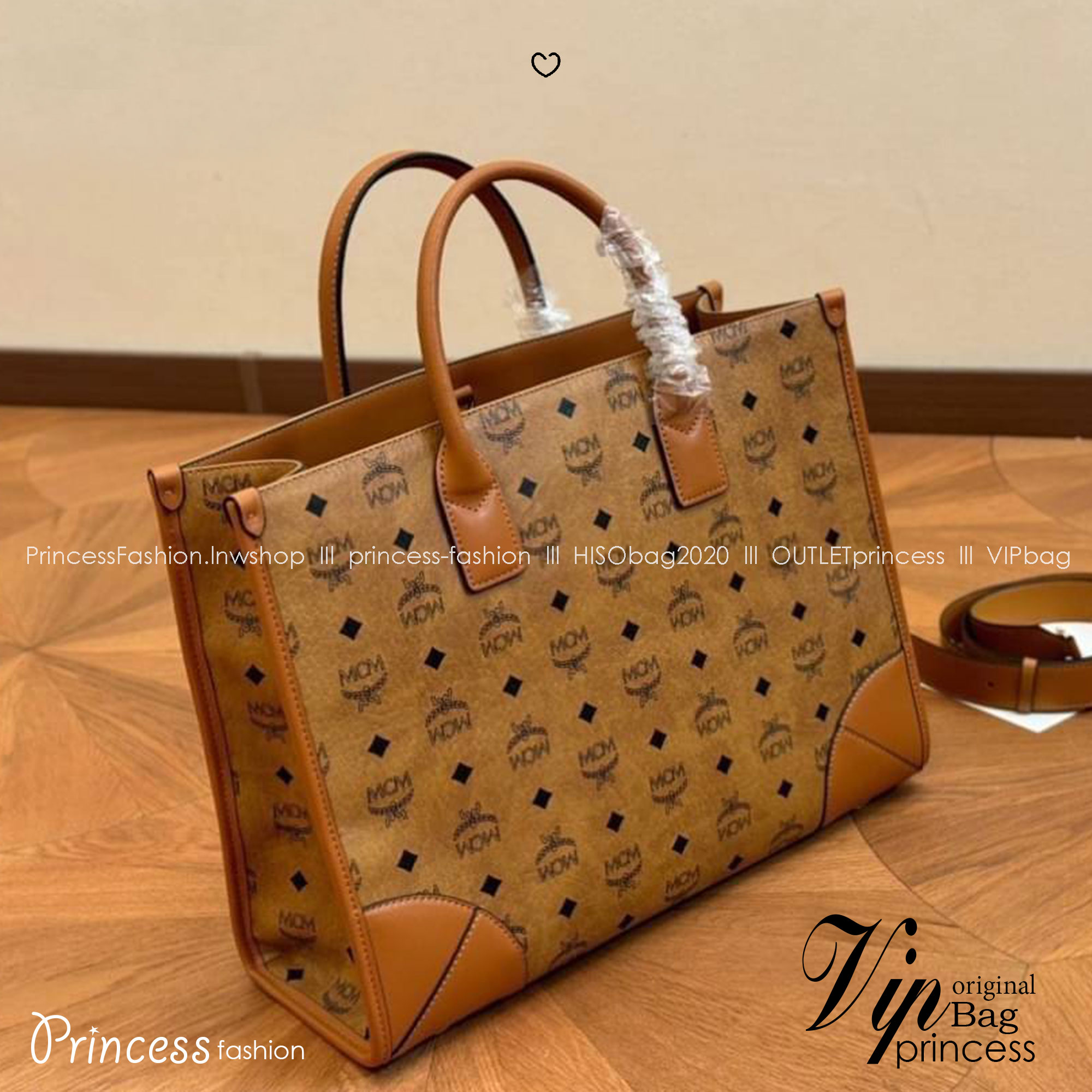 ORI | M.C.M MEDIUM MÜNCHEN TOTE IN VISETOS กระเป๋าโท้ทไซส์กลางจุได้เยอะ ใหม่ล่าสุด ใช้ได้ทั้งหนุ่มๆและสาวๆ รูปทรงคลาสสิค ดีไซน์เป็นเอกลักษณ์ แถมยังได้ใบลูกใส่ของจุกจิกได้อีก