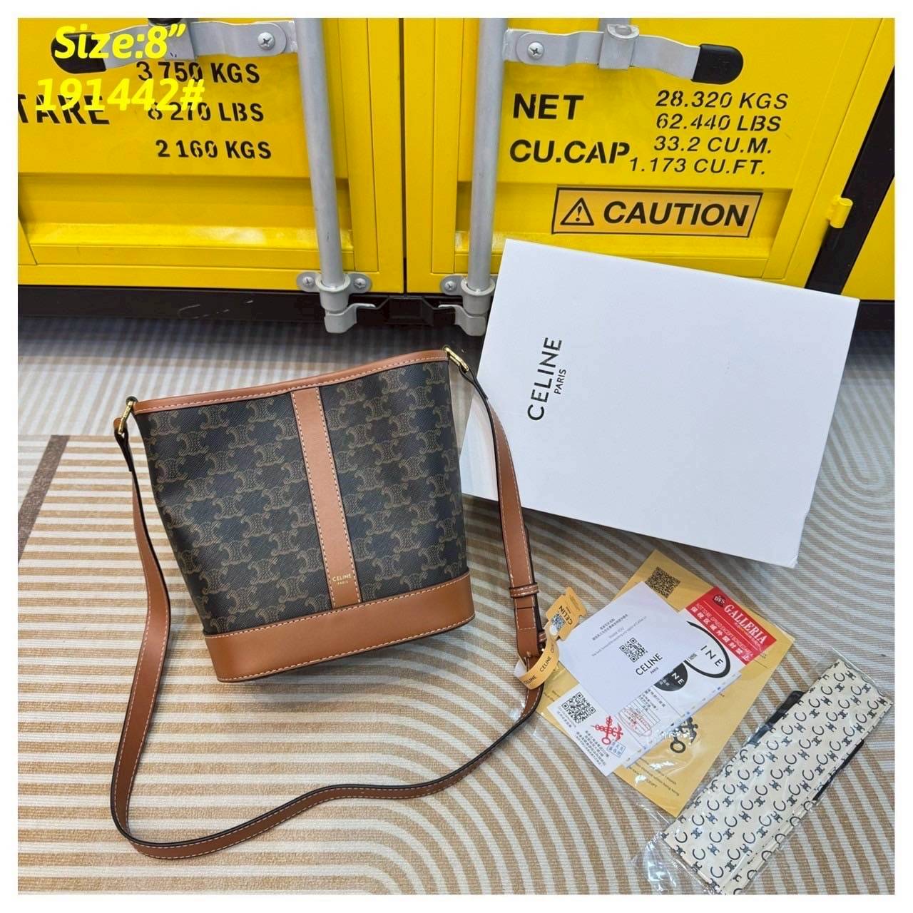 Celine bucket bag in Triomphe canvas and leather / Celine Tote Bag 6" 8" 9.5" กระเป๋าสะพายทรงบัคเก็ต โท้ทรุ่นแรกของแบรนด์ที่ได้รับความนิยมมากที่สุด ควรมีติดตู้ไว้เลย ดีไซน์สวยคลาสสิคไม่มีเอาท์