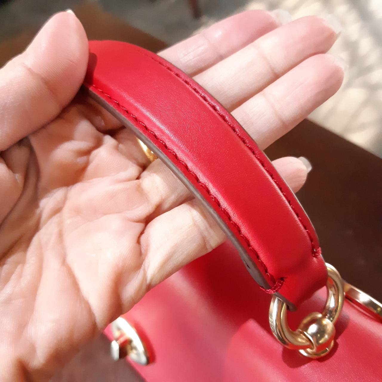 COACH TILLY SATCHEL 23 IN SIGNATURE CANVAS ((C1802//C1439/C1435)) กระเป๋า crossbody สวยหรู ขนาดใหม่ พร้อมสีมาใหม่!! ดีไซน์ย้อนยุค วัสดุหนังแคนวาสเคลือบลายสลับหนังแท้ มาพร้อมหูจับในตัว และสาย crossbody ปรับได้ตามตัว เปิด-ปิดด้วยตัวบิดล็อค ภายในโล่ง บุกำมะห