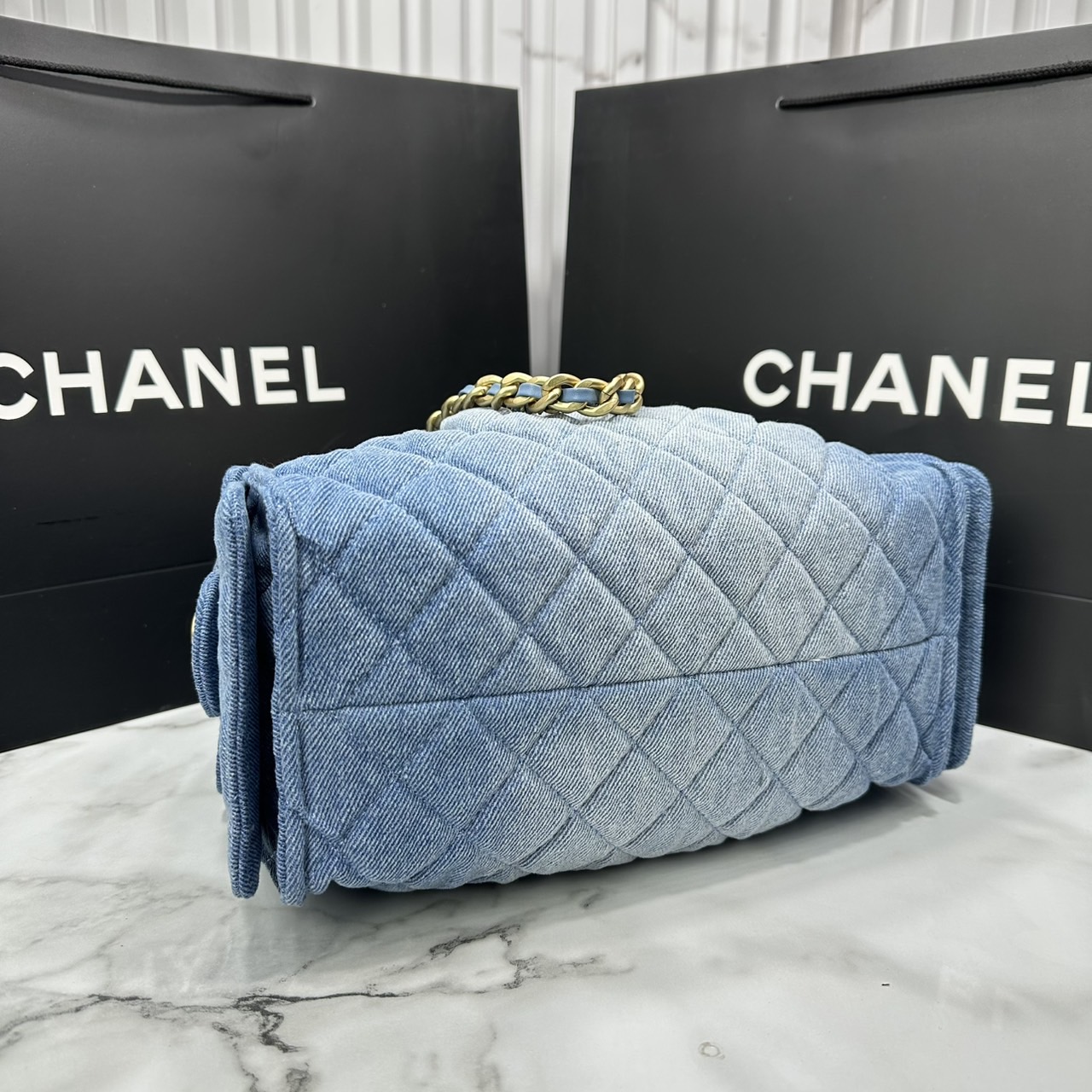 ORI หนังแท้ | 25cm CHANEL 25 Small Handbag Spring-Summer 2025 กระเป๋าสะพายรุ่นใหม่สุดฮอตแห่งปี หนังแท้ลายเกรน ที่สุดแห่งความไอคอนิก มาพร้อมใบเล็ก อะไหล่สีทองสวยหรู