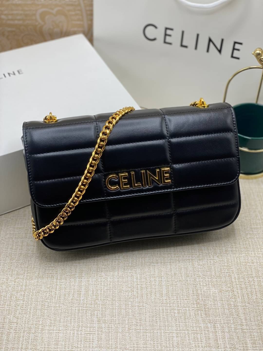 CELINE CHAIN SHOULDER BAG MATELASSE MONOCHROME ภาพสินค้าถ่ายจากงานขายจริง ใช้งานต่างประเทศได้