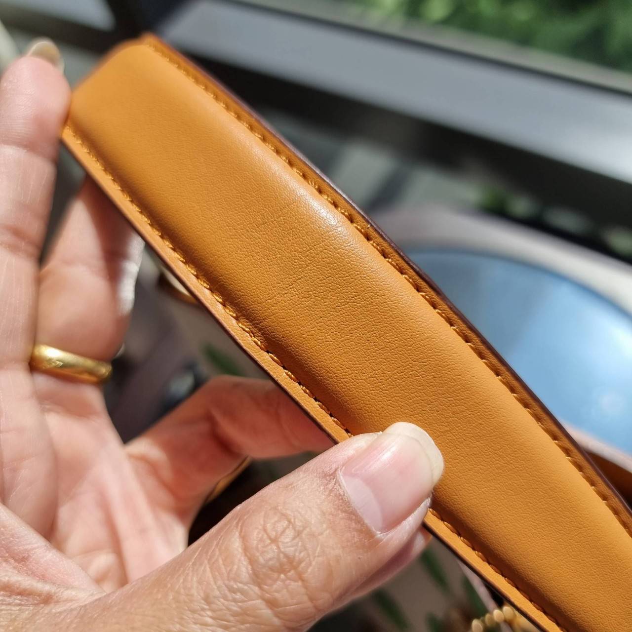 OUTTLET 】COACH 1625 SMALL TOWN BUCKET BAG WITH LIME PRINT ต้อนรับปีใหม่ด้วยความสดใส กับรุ่นยอดนิยม กระเป๋าทรงบัคเก็ตไซส์เล็ก ดีไซน์ลวดลายจี๊ดจ๊าด น่าใช้จริงจัง วัสดุหนังแคนวาสเคลือบลาย สวยคมแซ่บมากๆ เปิด-ปิดด้วยกระดุมแม่เหล็กทั้ง 2 ฝั่ง ภายในเป็นช่องโล่ง 