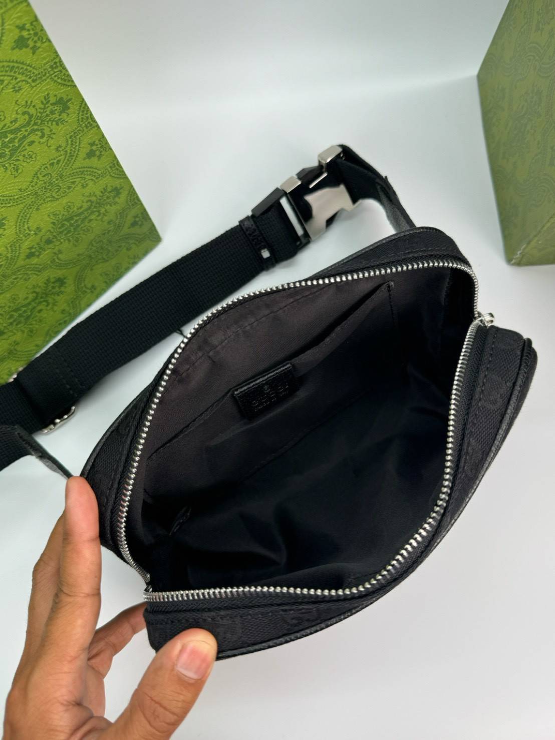 ORI หนังแท้ | GUCCI GG Canvas Belt Bag Black กระเป๋าคาดอก คาดเอว ดีไซน์วินเทจ โทนสีดำสุดคลาสสิก