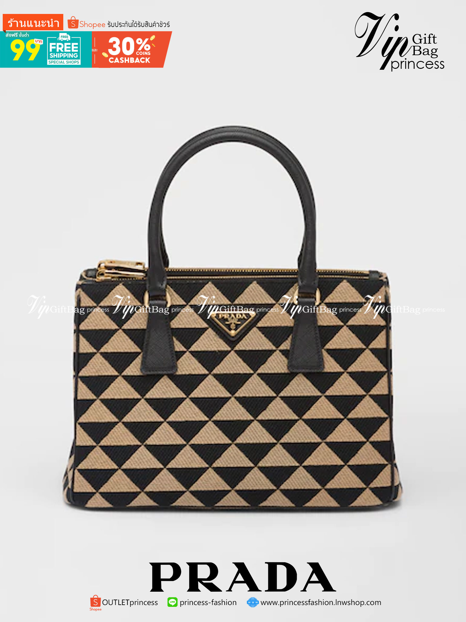 PRADA GALLERIA JACQUARD FABRIC BAG กระเป๋าถือ/สะพายดีไซน์ใหม่ ผ้า jacquard ถักทอเป็นลวดลายสวยคม โดดเด่นไม่ซ้ำใคร ด้านข้างมีกระดุม ติดเก็บทรงได้ ตัวกระเป๋าถูกแบ่งเป็นสัดส่วน เป็นช่องซิป 2 ด้าน และช่องกลางเก็บของอีกหนึ่ง มาพร้อมหูจับในตัว และสายครอสให้ เป็น