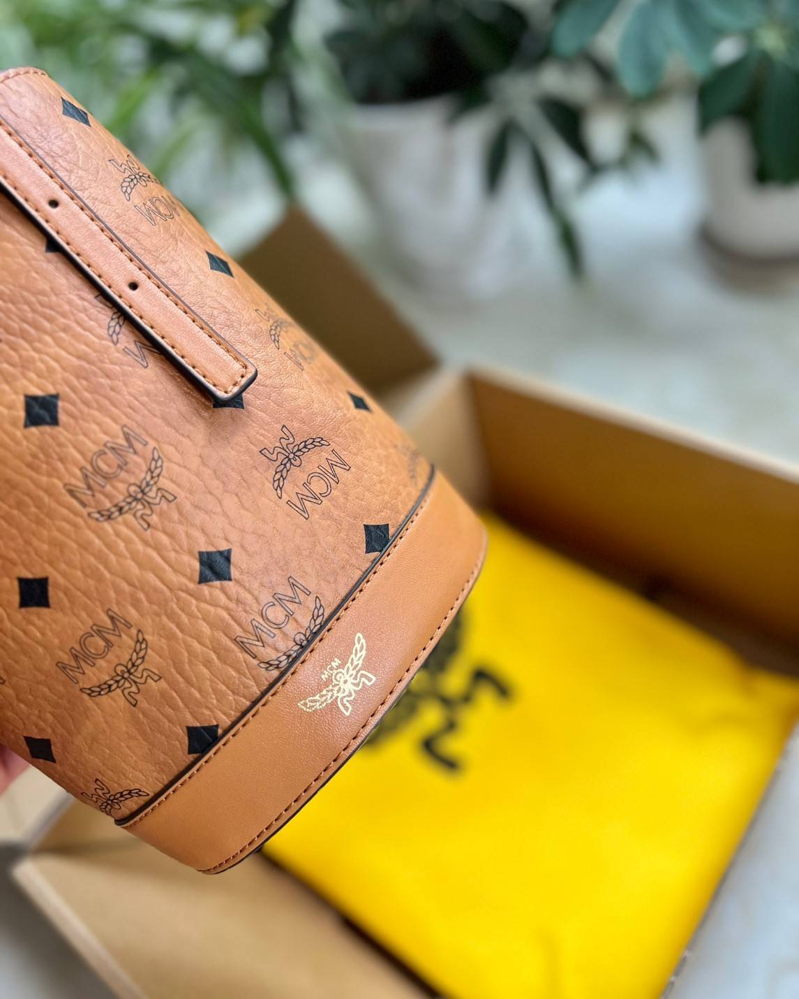 M.C.M AREN BUCKET TOTE IN VISETOS กระเป๋าทรงบัคเก็ต ขนาดกำลังสวย ไอเท็มใหม่ เกรดท็อปออริ 1:1 สลับแท้