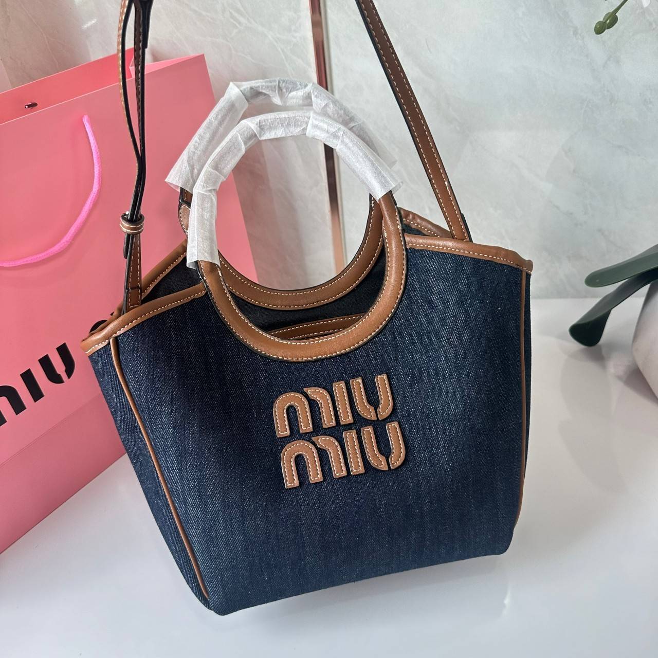 MIU MIU IVY CANVAS BAG / MIU MIU TOTE IVY MINI กระเป๋าถือหรือสะพายข้างทรงโท้ท รูปทรงทันสมัยน่ารัก สวยหรูมากๆคะ