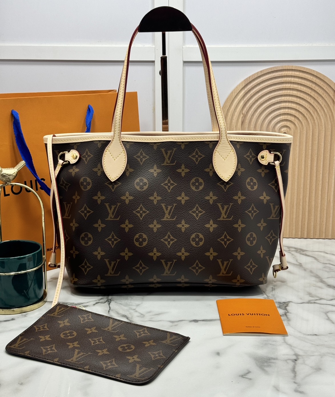 TOP ORI หนังแท้ | LV Neverfull PM bag Monogram Canvas กระเป๋าสะพายทรงโท้ท PM ดีไซน์คลาสสิกเหนือกาลเวลาเข้ากับดีเทลที่สืบทอดมายาวนาน Monogram แคนวาสแต่งขอบหนัง ดีไซน์พื้นที่ด้านในกว้างทว่าดูเพรียวบาง