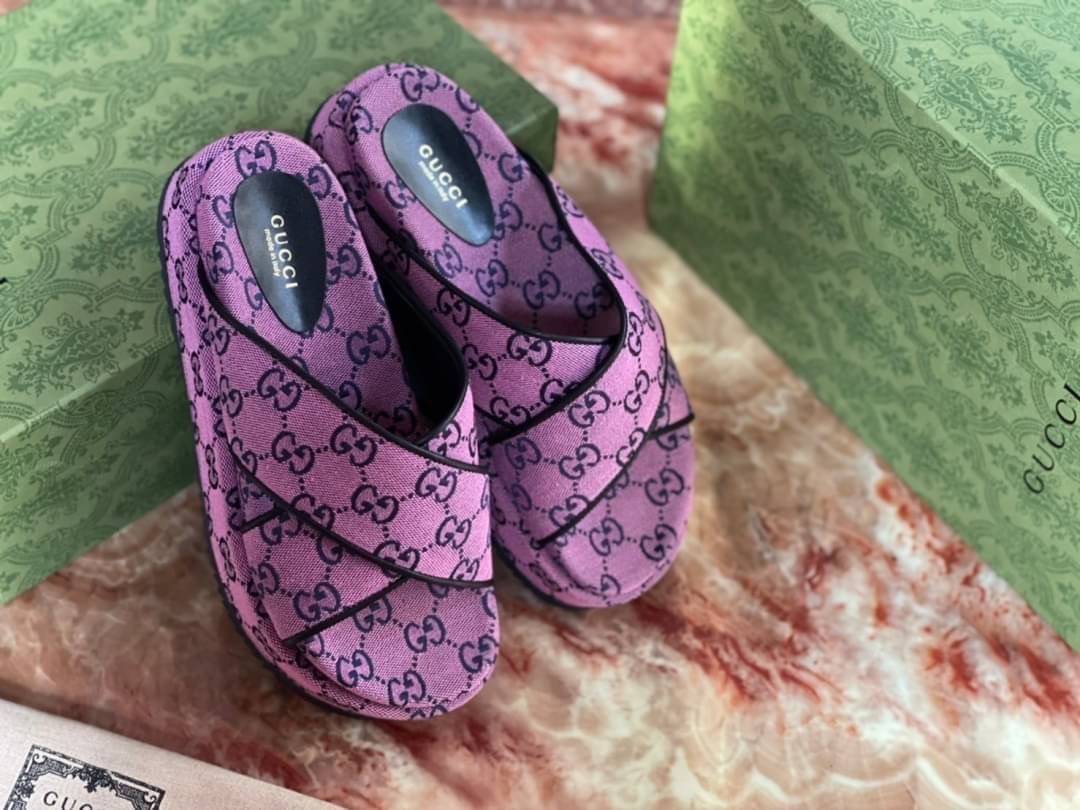 หนังแท้ GUCCI Denim Sandals / GG jacquard organic denim platform sandals / GG Shoes พร้อมส่งที่ไทย รองเท้าผ้าเดนิมเกรดเทพออริจินอล ภาพสินค้าถ่ายจากงานขายจริง ใช้งานต่างประเทศได้ค่ะ