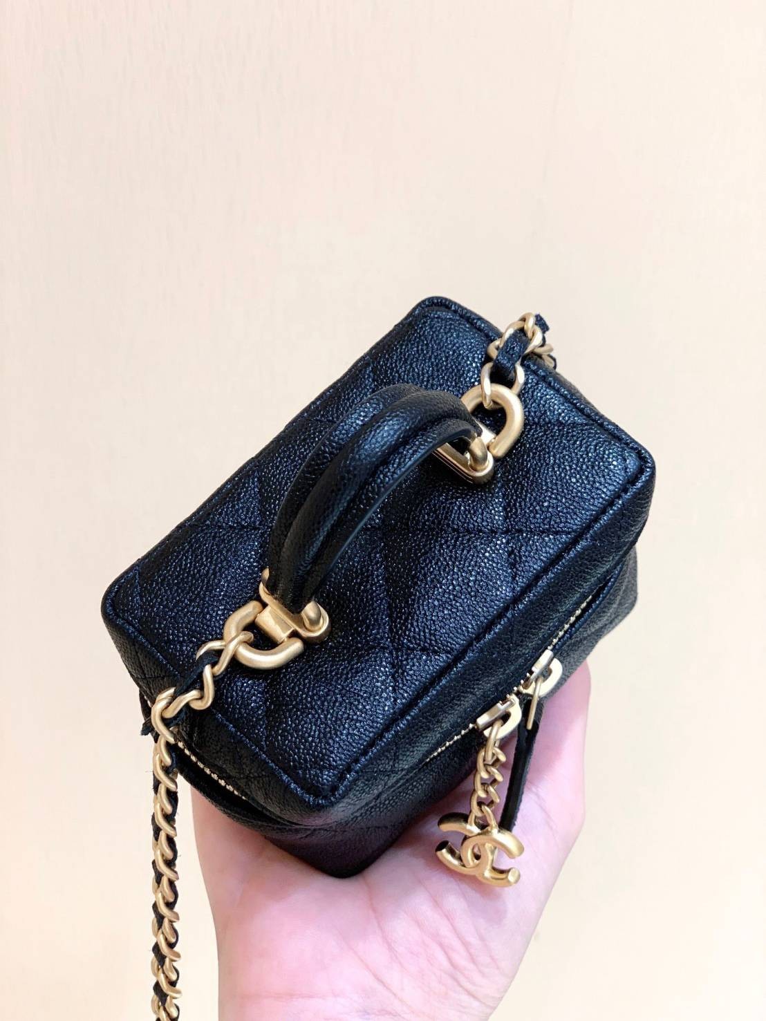 CHANEL Small VANITY With CHAIN พร้อมส่งแล้วค่า งานที่สาวๆ ตามหา เกรดท็อปออรินอล งานเหมือนสุด หนังแท้ สวยงามตามรูป