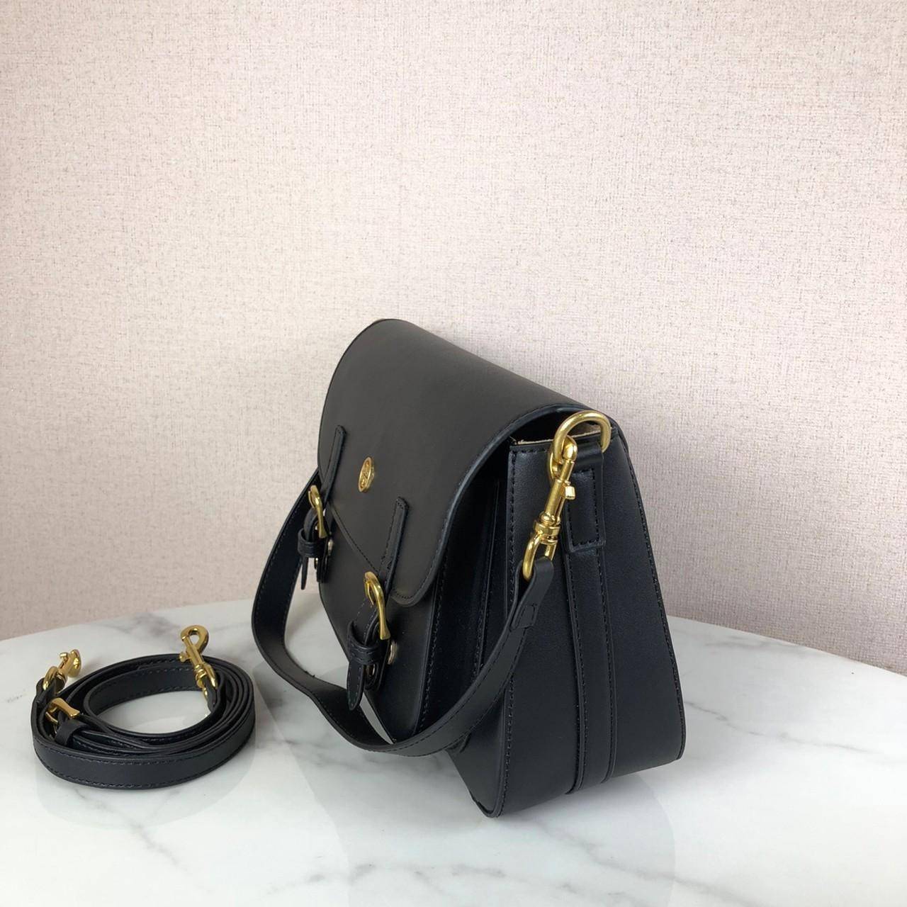 กระเป๋าถือและสะพาย TORY BURCH เปิด - ปิดกระเป๋าด้วยกระดุมแม่เหล็ก ด้านในแบ่งเป็น 2 ช่องใหญ่ และมี 1 ช่องซิป กับ 1 ช่องเล็กค่ะ สายสะพายสั้น 57 cm ถอดได้ ปรับไม่ได้ค่ะ สะพายสะพายยาว สามารถถอดและปรับได้ 3 ระดับค่ะ