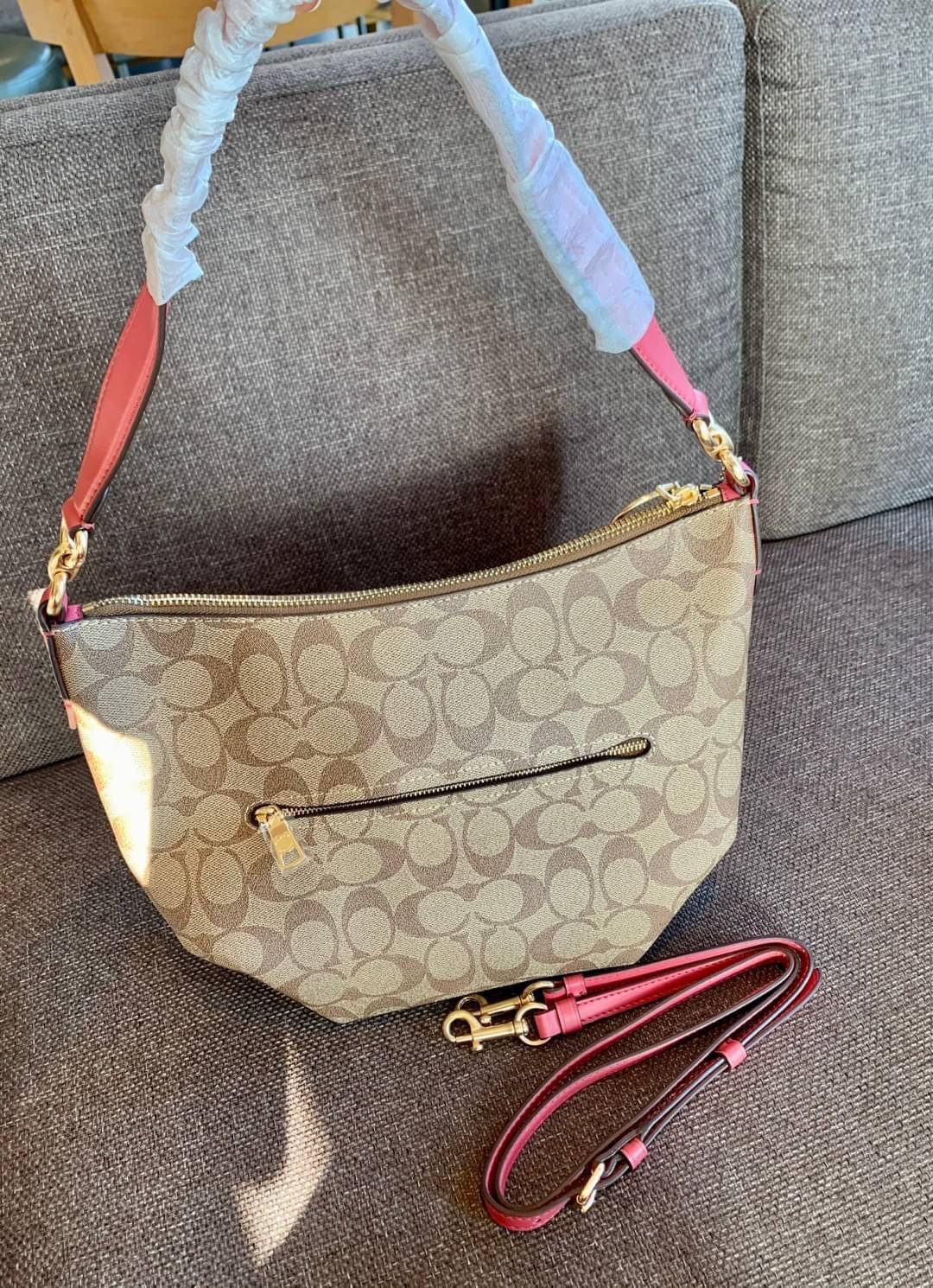 OUTLET 】ปรับราคาลง ได้ไปไม่ผิดหวังแน่นอนจ้าา💥 Coach Pebble Leather Small Skylar Hobo Shoulder Bag((90738)) พร้อมส่งที่ไทย ล่าสุด! กระเป๋าหิ้ว//สะพายข้างได้ ทรงน่ารัก ละมุน หนังแท้ หนังนิ่มมือดีมาก หลงรักแน่นอนค่าา! เปิดปิดกระเป๋าแบบซิปมีพู่ห้อย ใช