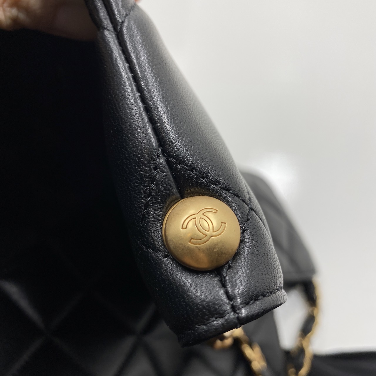 Chanel Tote Bag / Chanel Hobo / Chanel Vintage Big CC Turnlock Black Quilted Large Bag Holo กระเป๋าโท้ทใบใหญ่สไตล์วินเทจ งานหนังเต็มใบลายควิลท์ เป็น every look จุของได้เยอะ เหมาะมากๆ ค่ะ