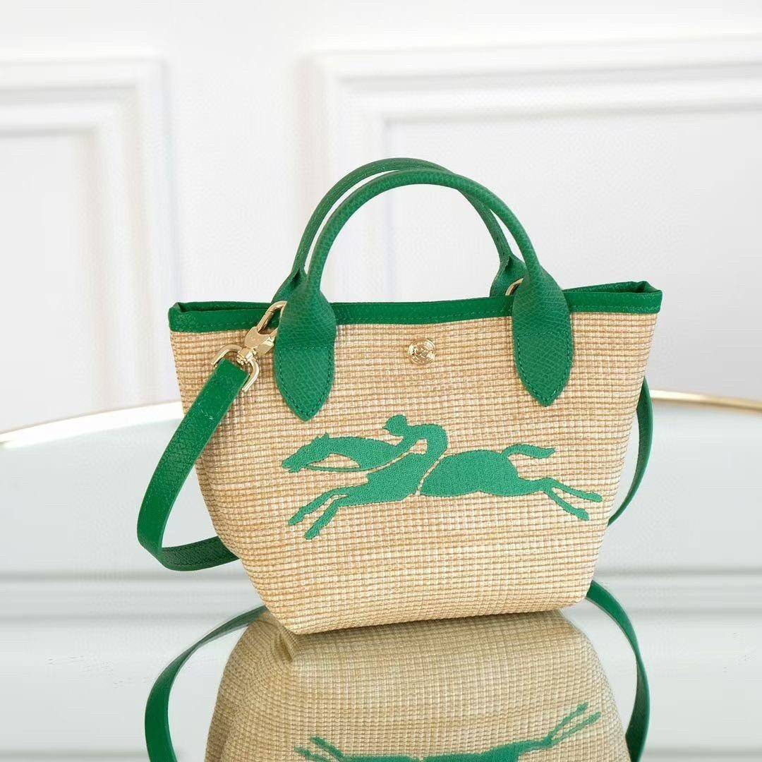 Longchamp Le Pliage Paris-St Tropez Handtasche มาแร้ววววใหม่ล่าสุดนุ้งมินิ ตัลร๊ากกก วัสดุสาน ด้านหน้าปักโลโก้ม้าอันเป็นสัญลักษณ์ของแบรนด์ ทนทานแข็งแรง ใบมินิ น้ำหนักเบา จุของได้เยอะ ใส่กระเป๋าตังค์ โทรศัพท์ iphone+ ได้ ภายในโล่ง มีสายสะพายไหล่ Crossbody 