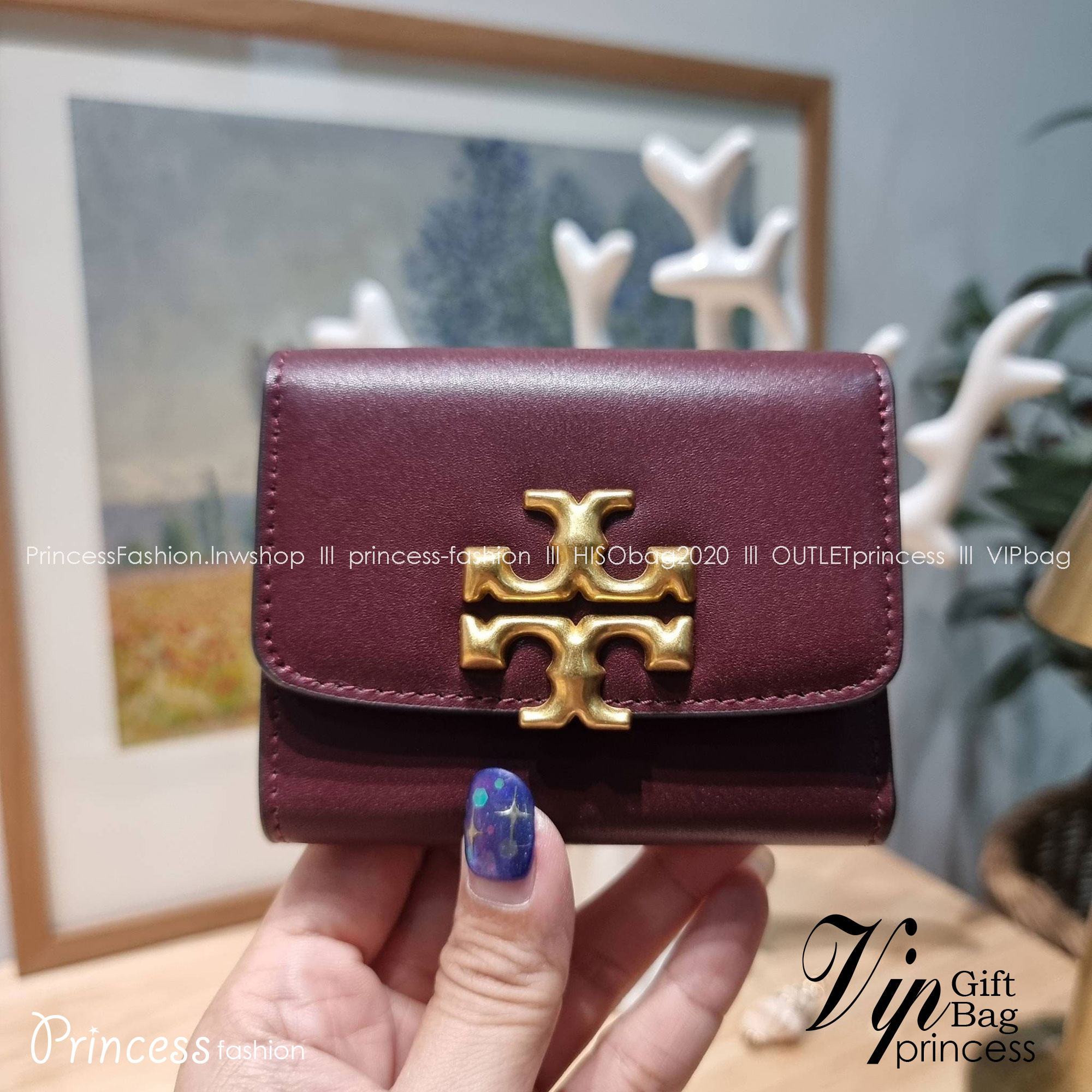 Tory wallet bag / TORY BURCH ELEANOR COMPACT WALLET กระเป๋าสตางค์ใบสั้นรุ่นขายดี แบบพับ ตัวมัมตัวแม่มากๆ ดูหรูหราทุกสี ดีไซน์คลาสสิค ขนาดกำลังพอเหมาะ โดดเด่นด้วยโลโก้สีทองดูแพง