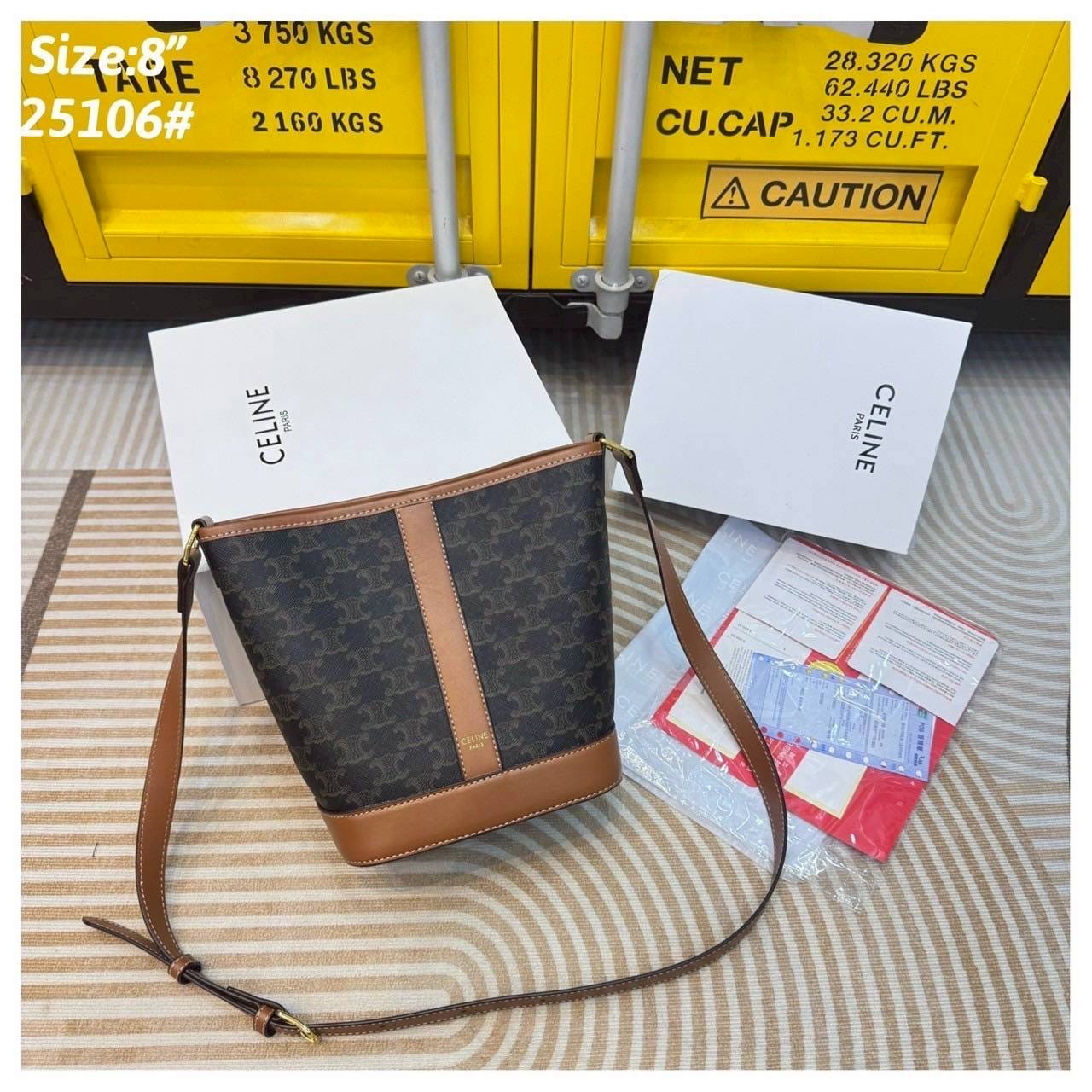 Celine bucket bag in Triomphe canvas and leather / Celine Tote Bag 6" 8" 9.5" กระเป๋าสะพายทรงบัคเก็ต โท้ทรุ่นแรกของแบรนด์ที่ได้รับความนิยมมากที่สุด ควรมีติดตู้ไว้เลย ดีไซน์สวยคลาสสิคไม่มีเอาท์